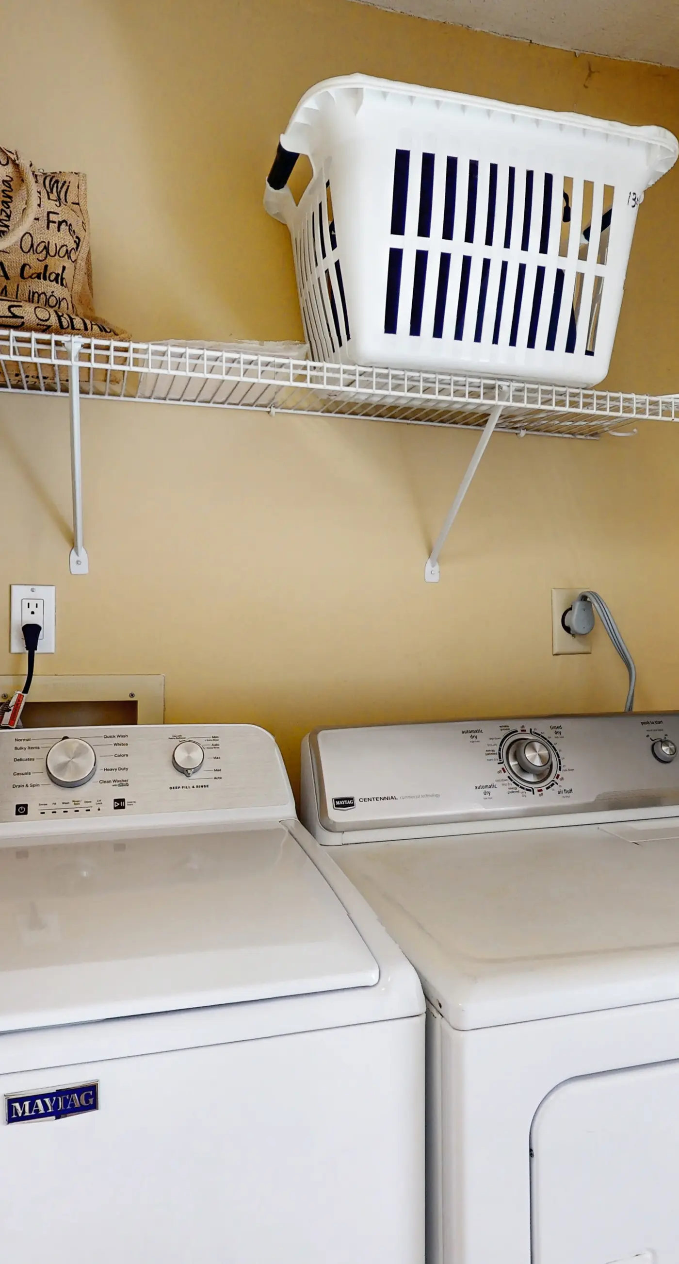 3rd Floor Coastal, bright Condo, Beach service included, Steps to restaurants