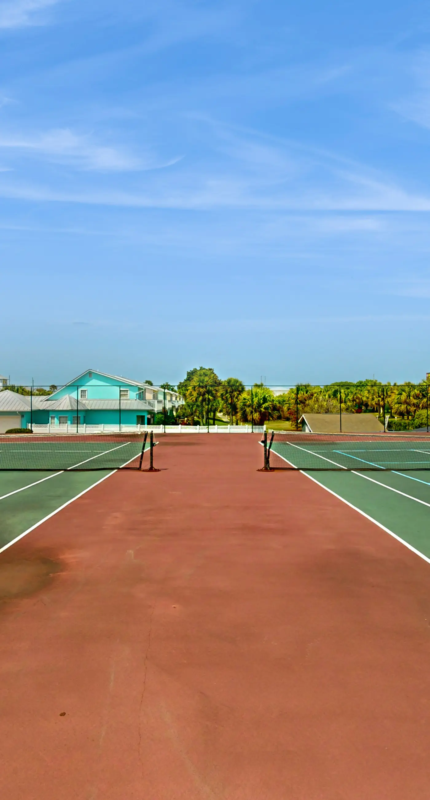 3rd Floor Coastal, bright Condo, Beach service included, Steps to restaurants