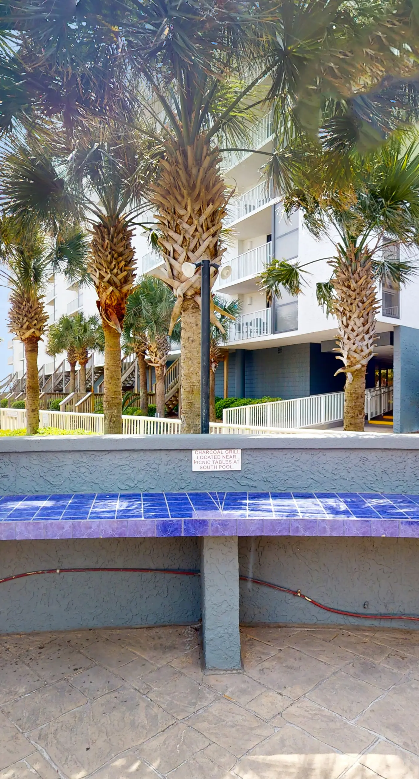3rd Floor Coastal, bright Condo, Beach service included, Steps to restaurants