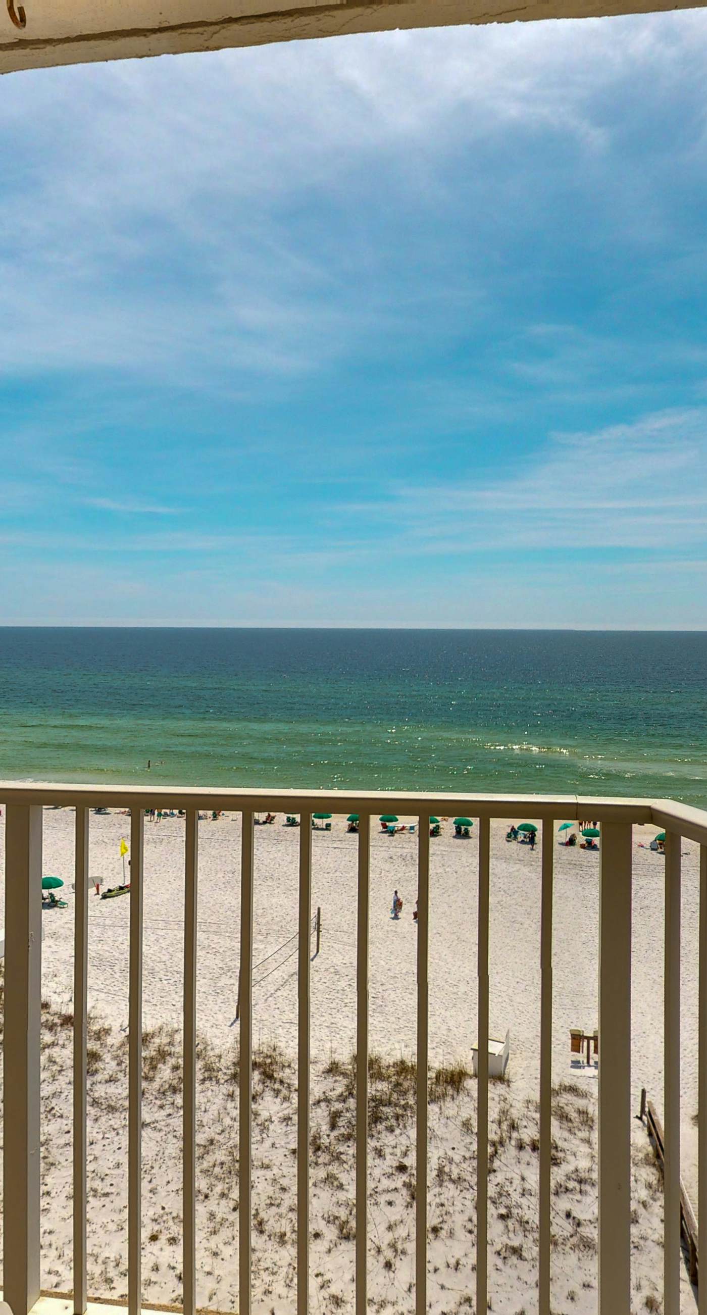 6th-floor coastal, bright condo - beach service included, steps to restaurants