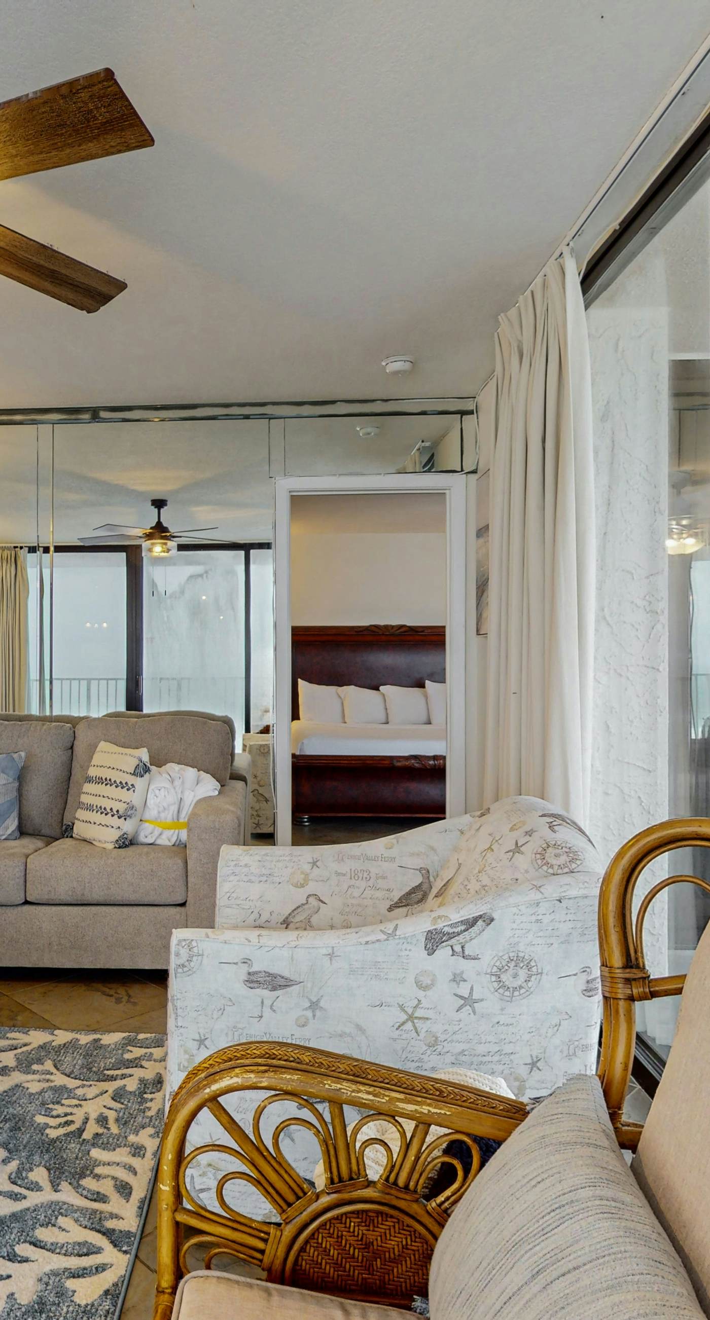 6th-floor coastal, bright condo - beach service included, steps to restaurants