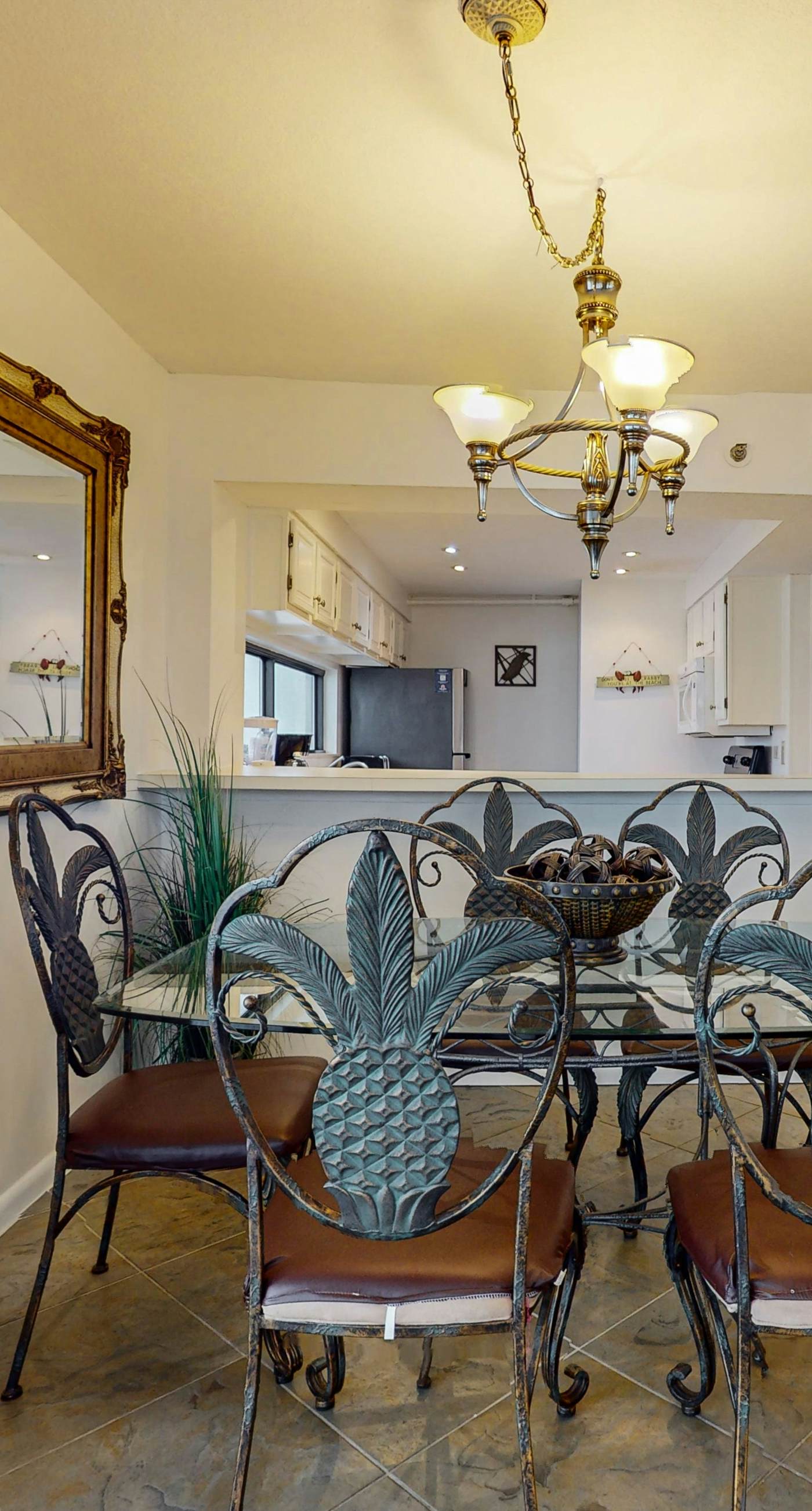 6th-floor coastal, bright condo - beach service included, steps to restaurants