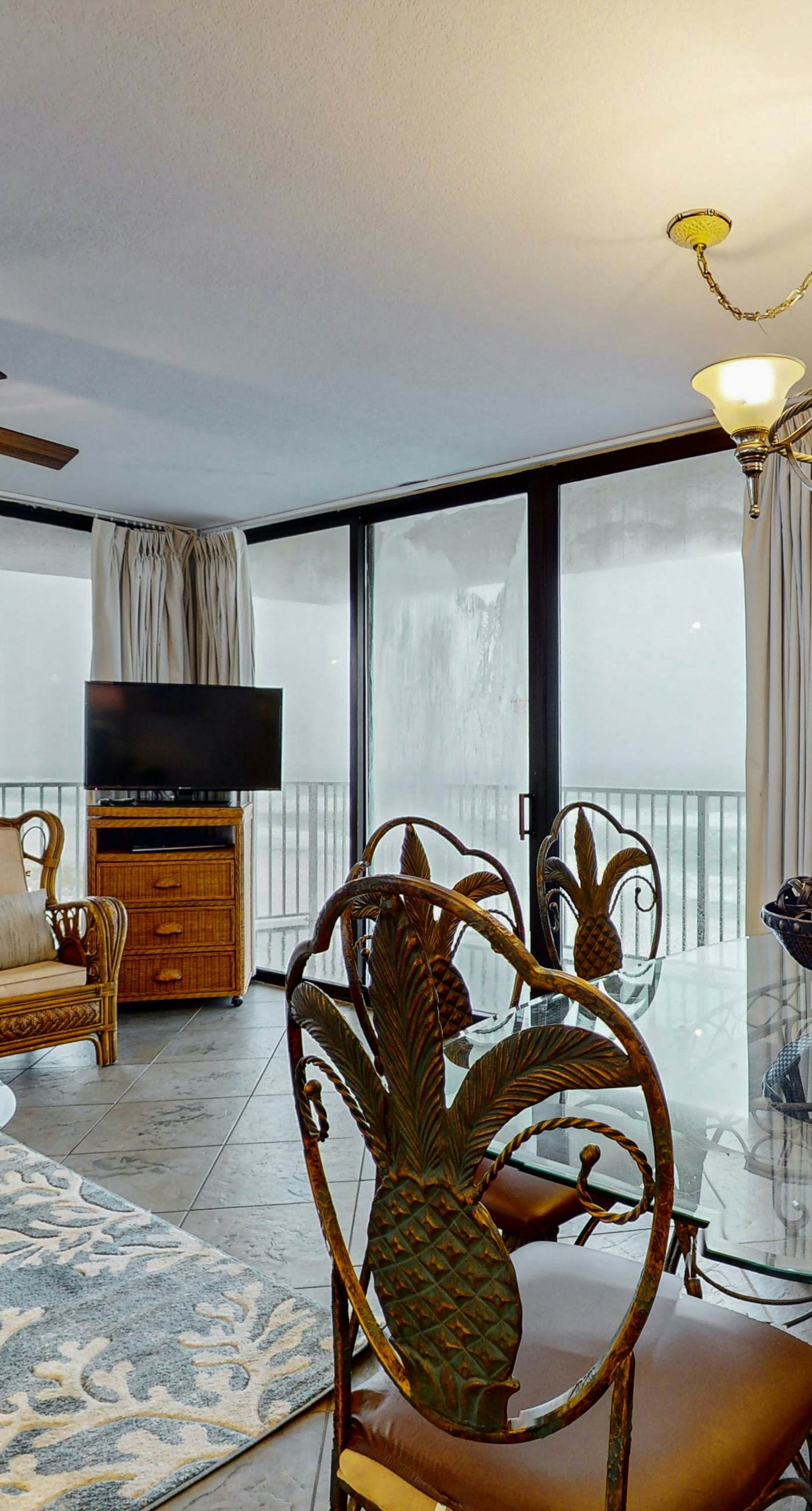 6th-floor coastal, bright condo - beach service included, steps to restaurants