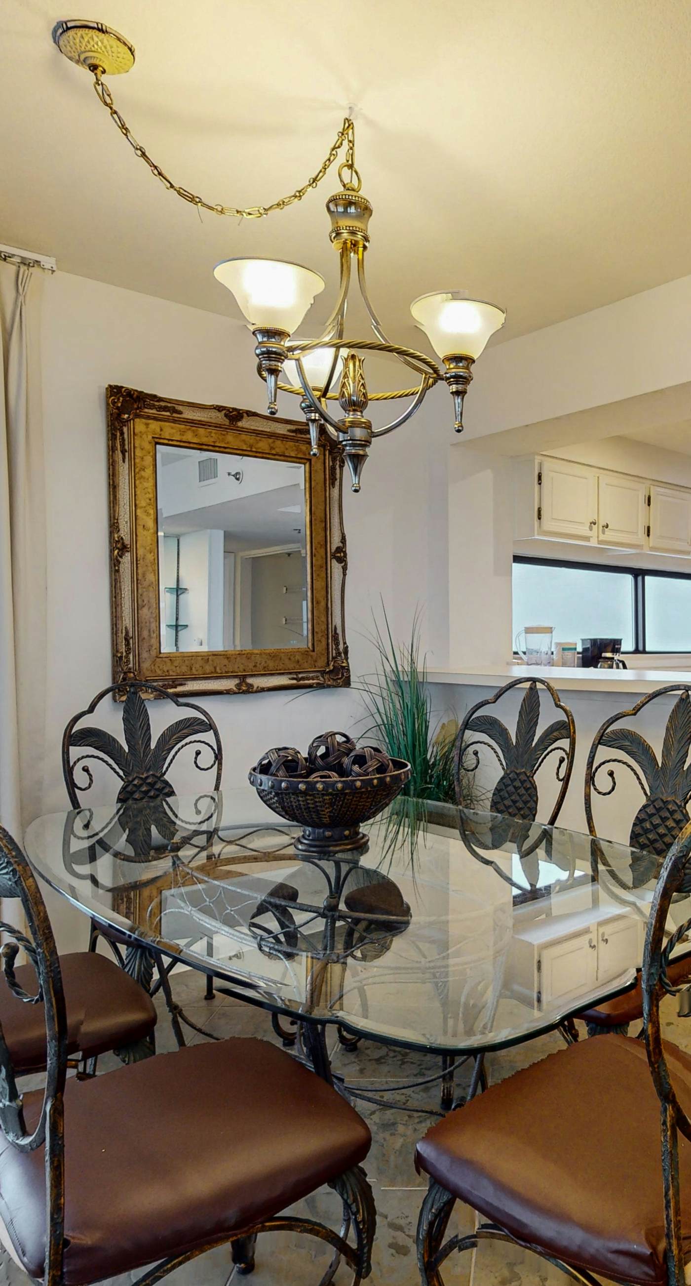 6th-floor coastal, bright condo - beach service included, steps to restaurants