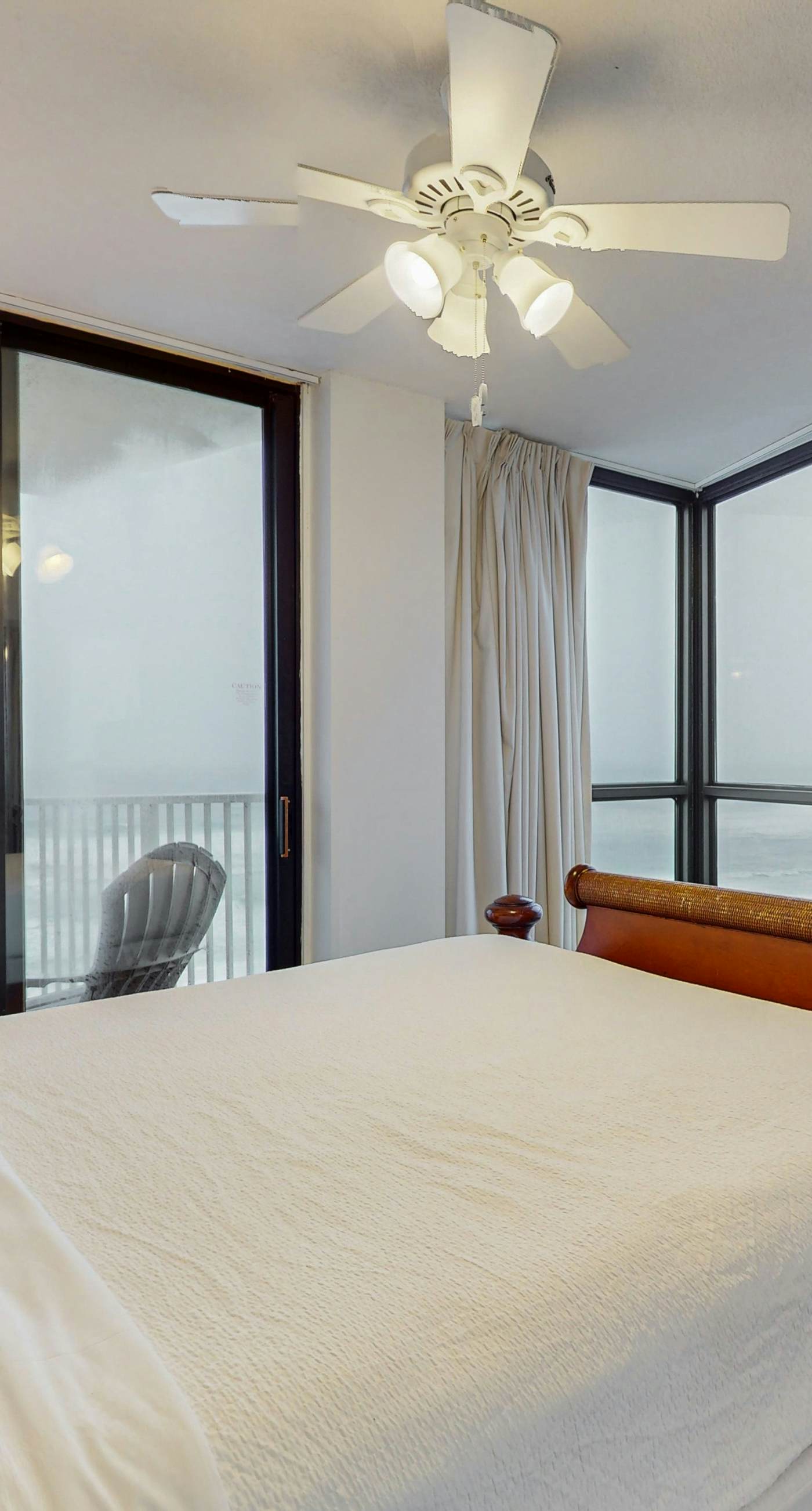 6th-floor coastal, bright condo - beach service included, steps to restaurants