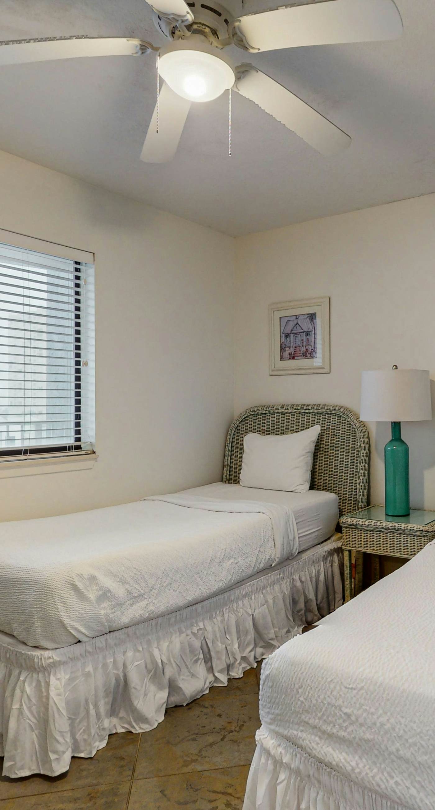 6th-floor coastal, bright condo - beach service included, steps to restaurants