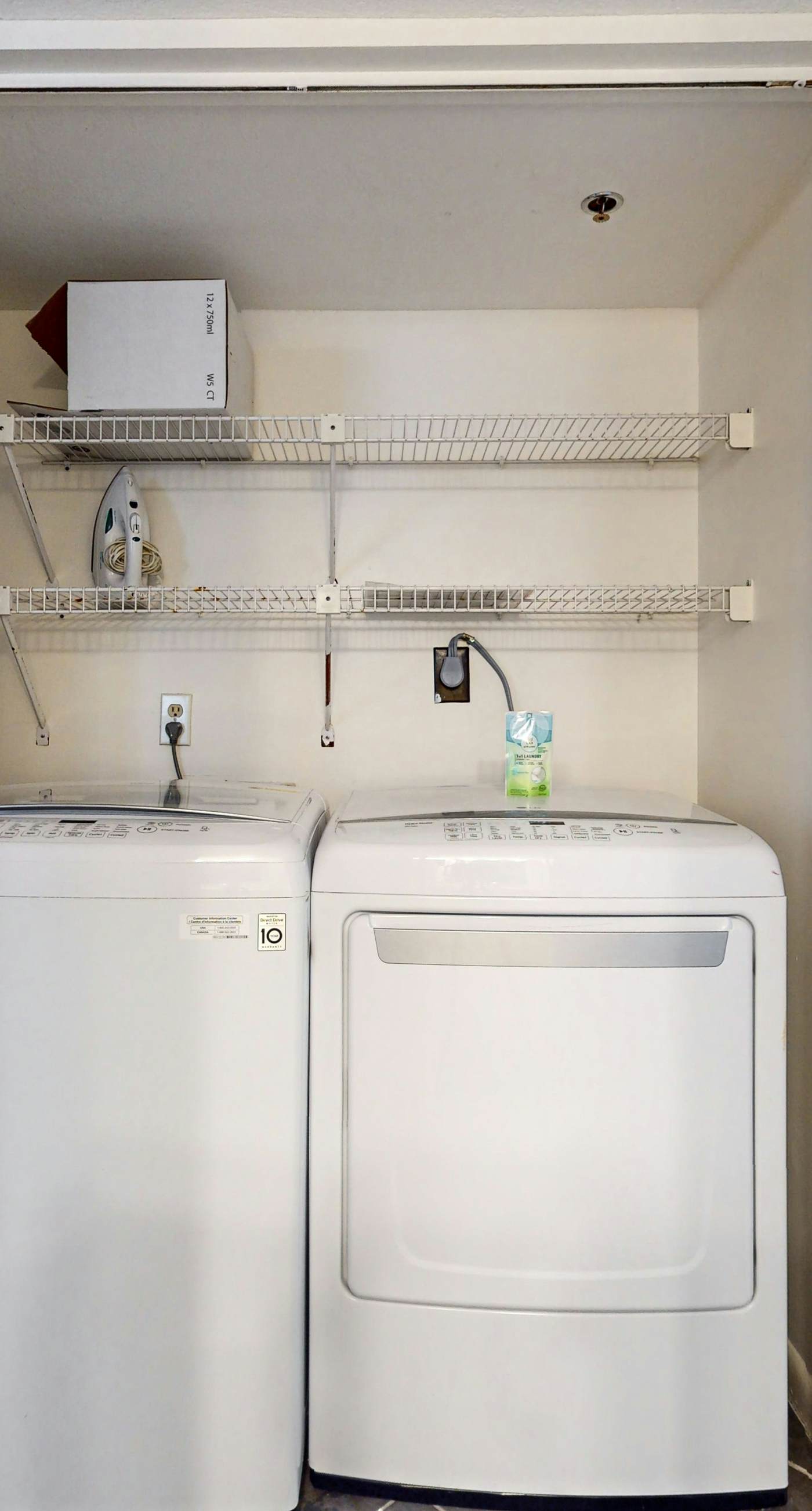 6th-floor coastal, bright condo - beach service included, steps to restaurants