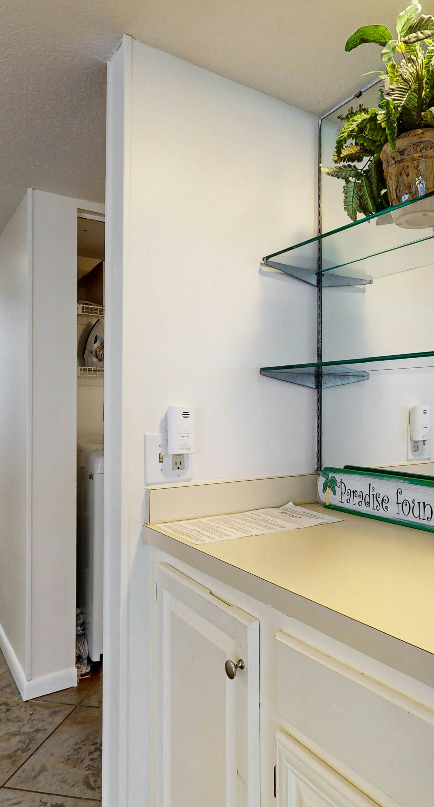 6th-floor coastal, bright condo - beach service included, steps to restaurants