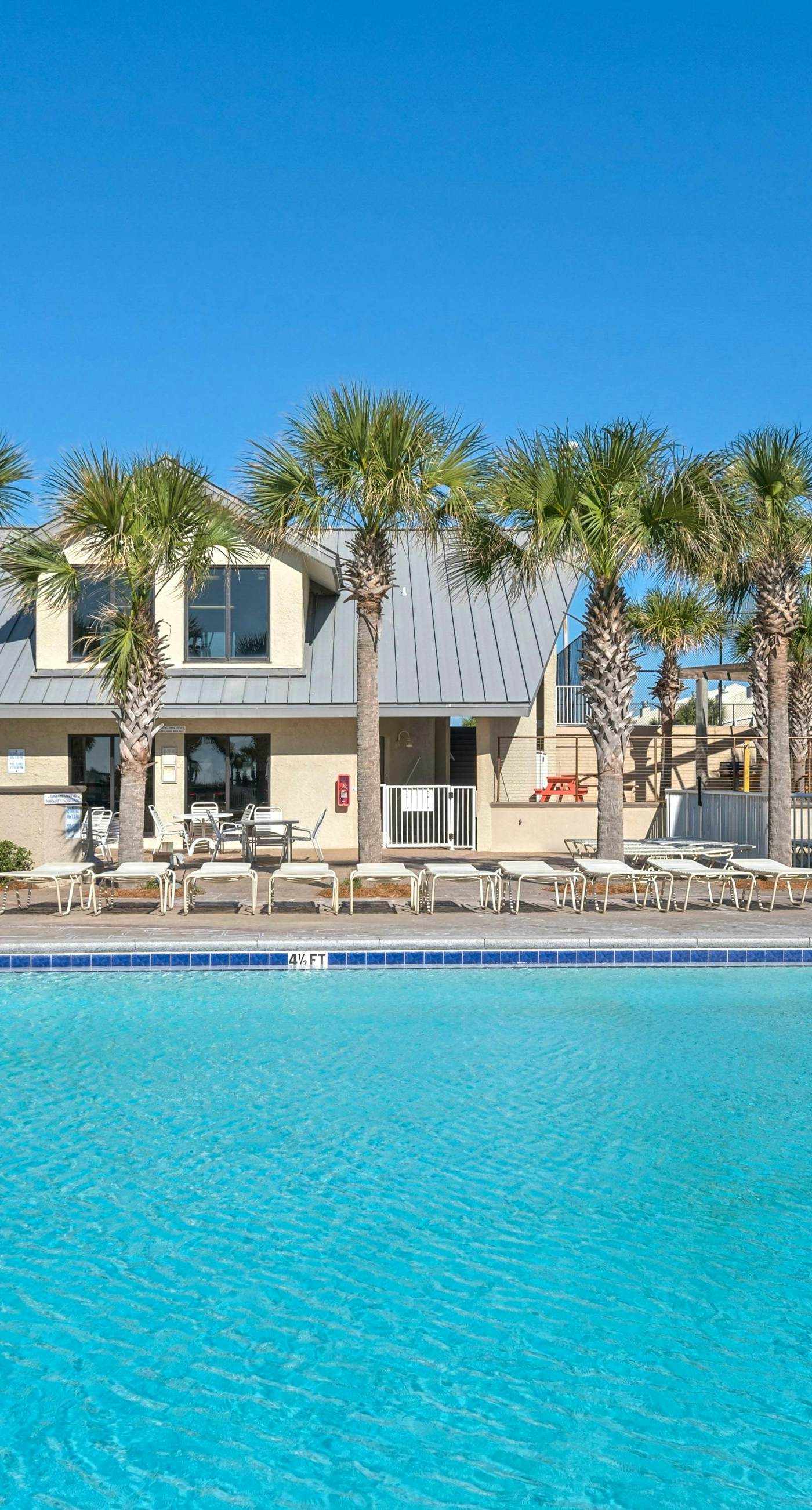 6th-floor coastal, bright condo - beach service included, steps to restaurants