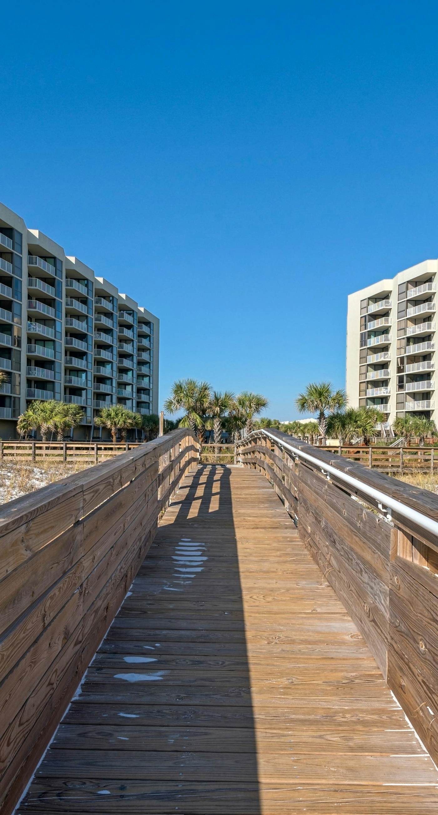 6th-floor coastal, bright condo - beach service included, steps to restaurants