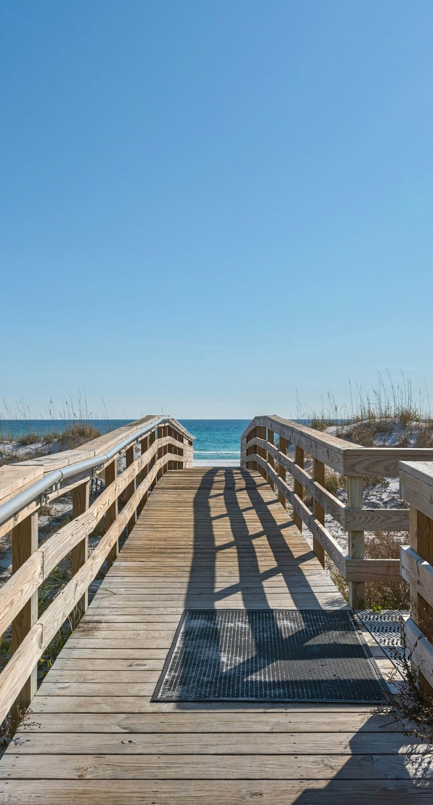 6th-floor coastal, bright condo - beach service included, steps to restaurants