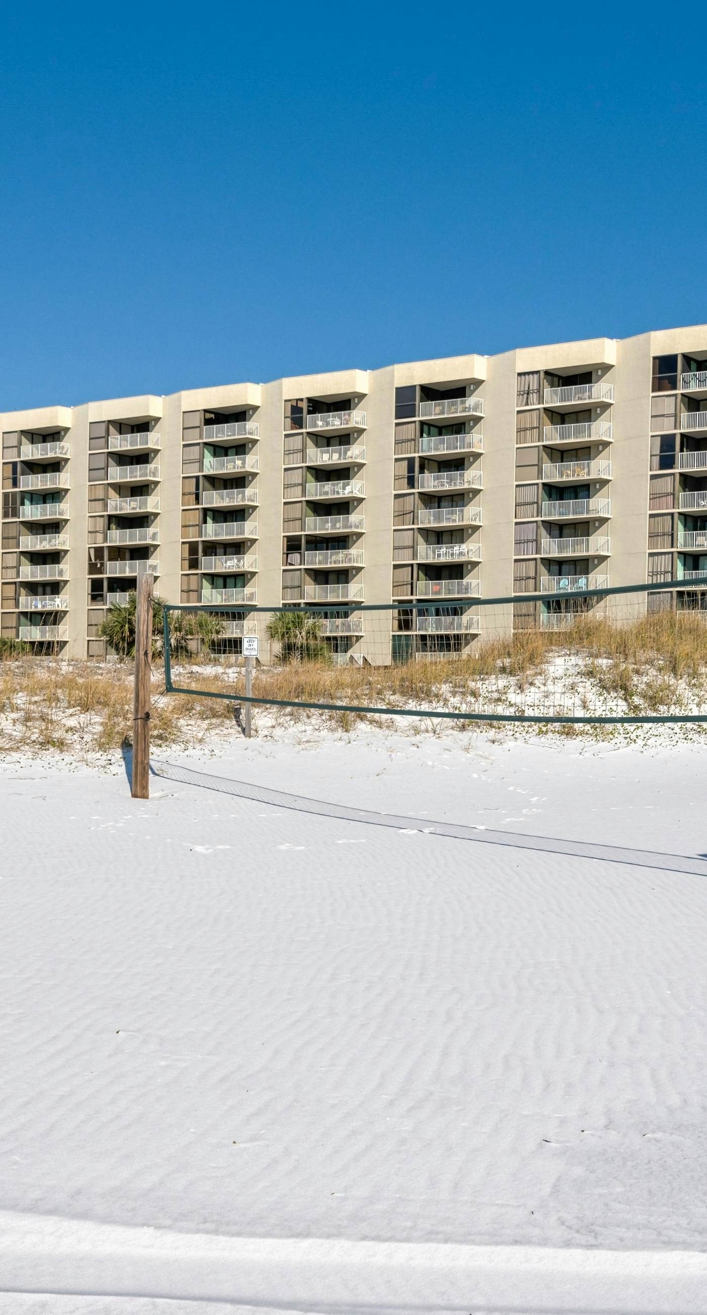 6th-floor coastal, bright condo - beach service included, steps to restaurants