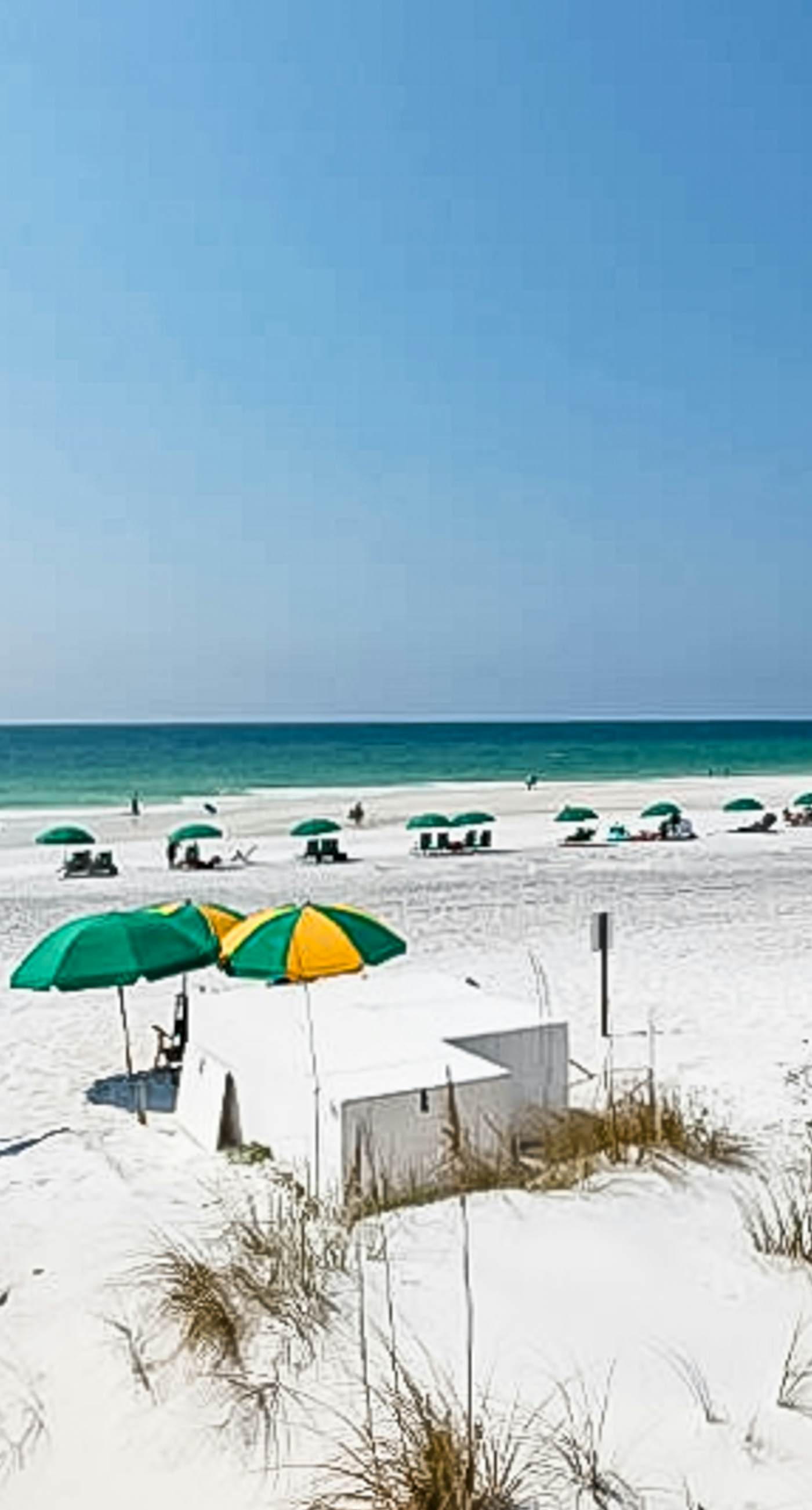 8th Floor condo, Seasonal beach service , Minutes to dining