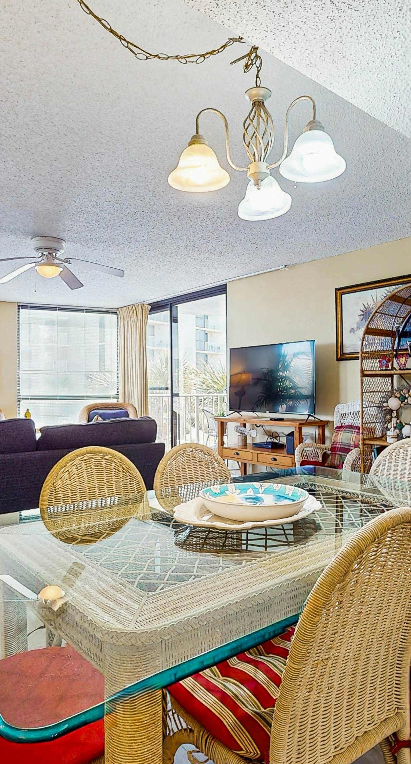 1st floor comfortable Gulf view condo, beach setup included, near dining