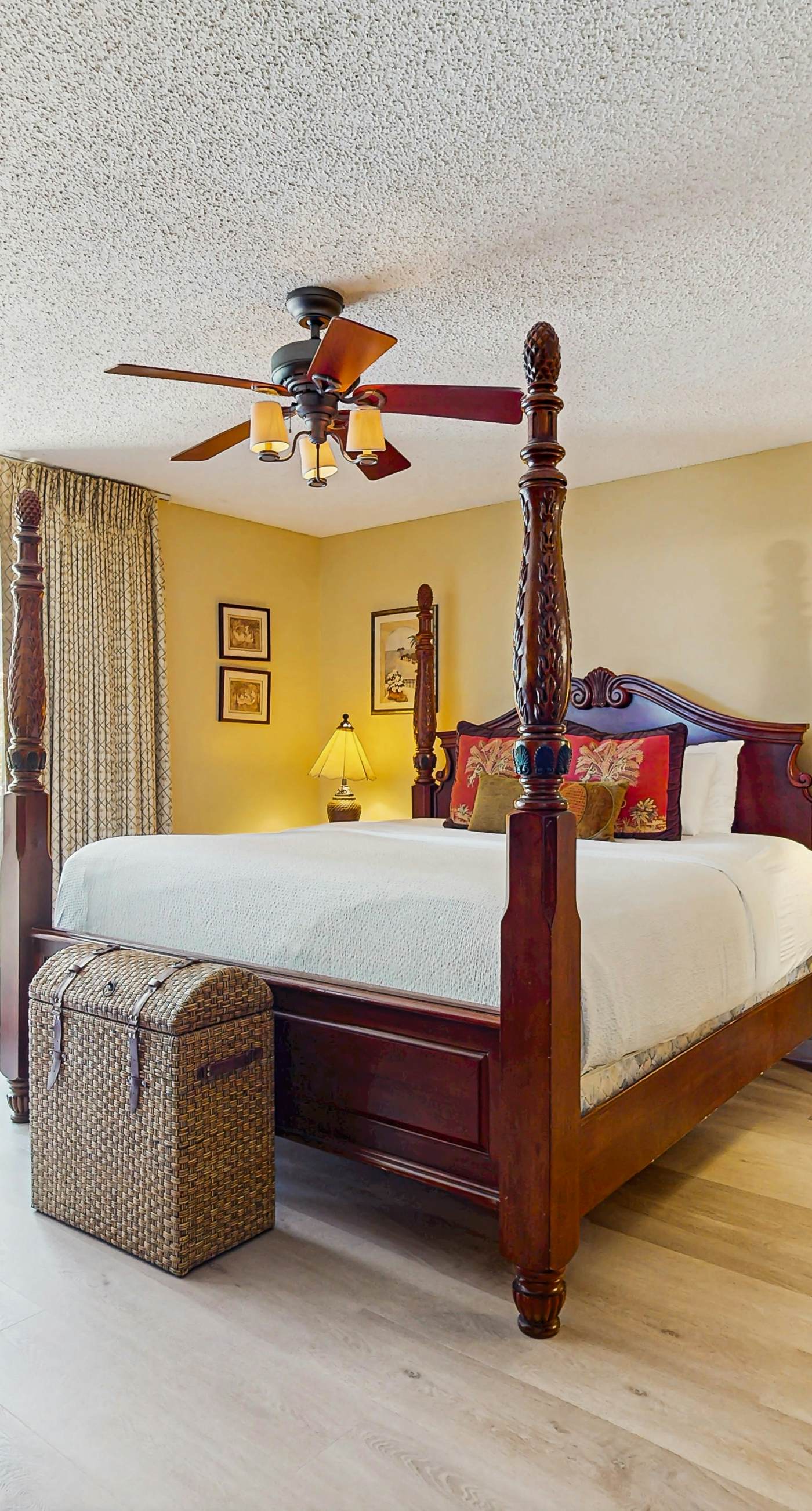 1st floor comfortable Gulf view condo, beach setup included, near dining