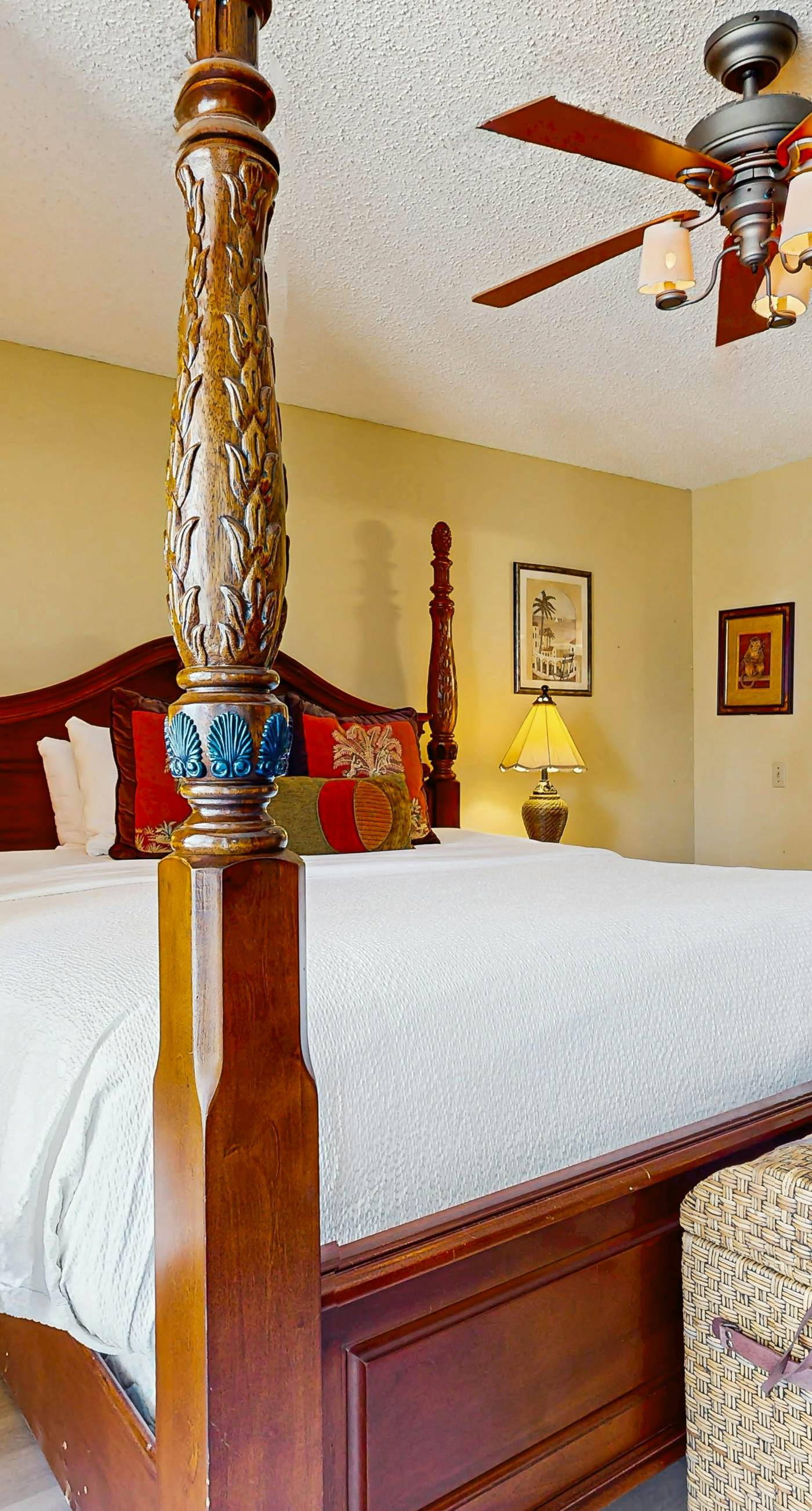 1st floor comfortable Gulf view condo, beach setup included, near dining