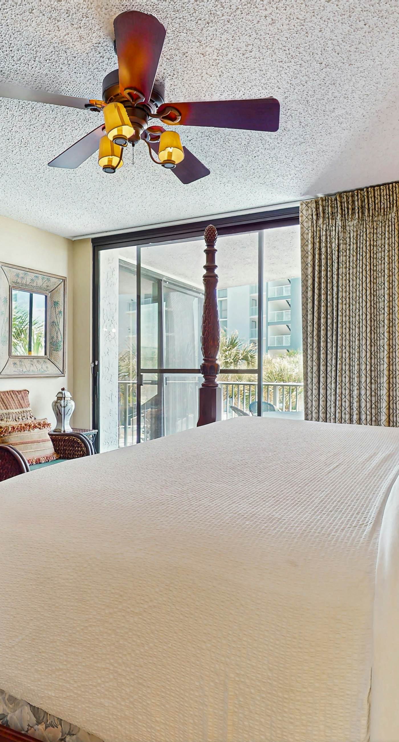 1st floor comfortable Gulf view condo, beach setup included, near dining