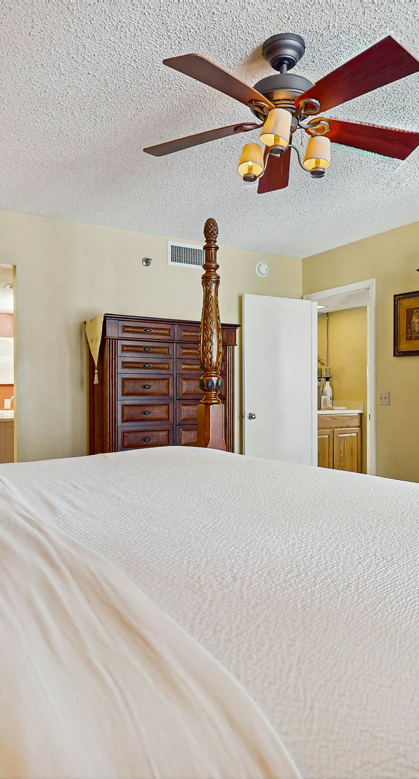 1st floor comfortable Gulf view condo, beach setup included, near dining