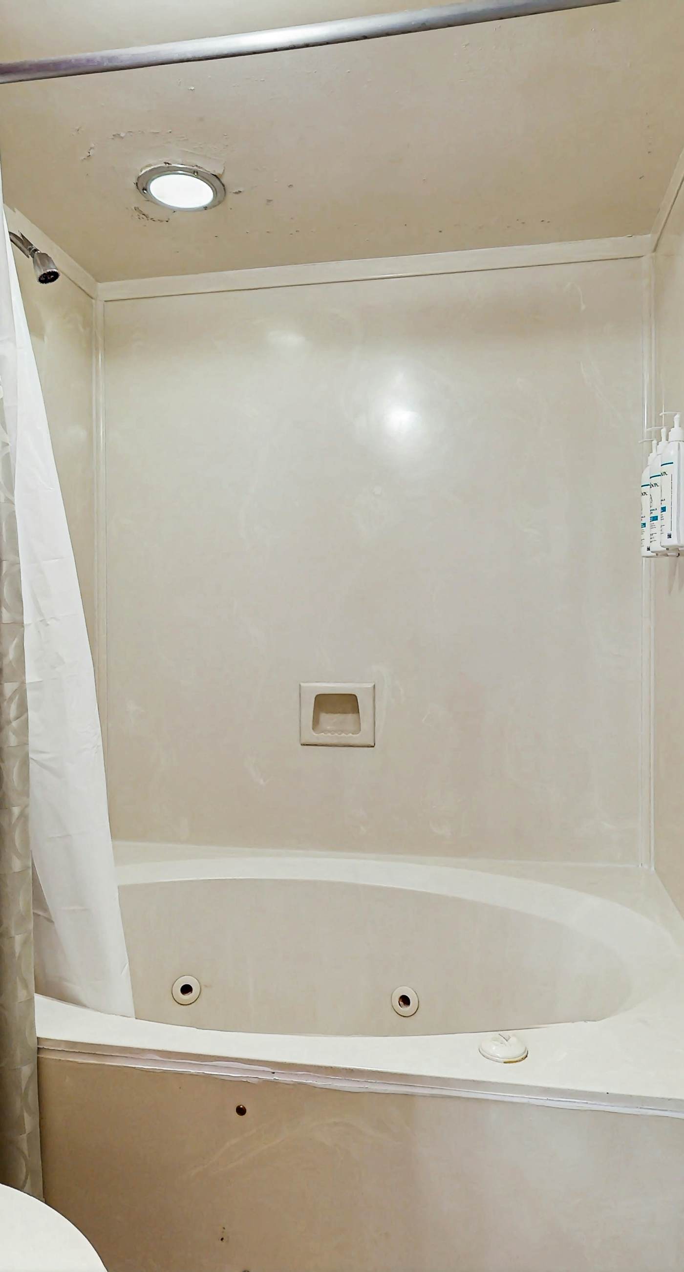 1st floor comfortable Gulf view condo, beach setup included, near dining