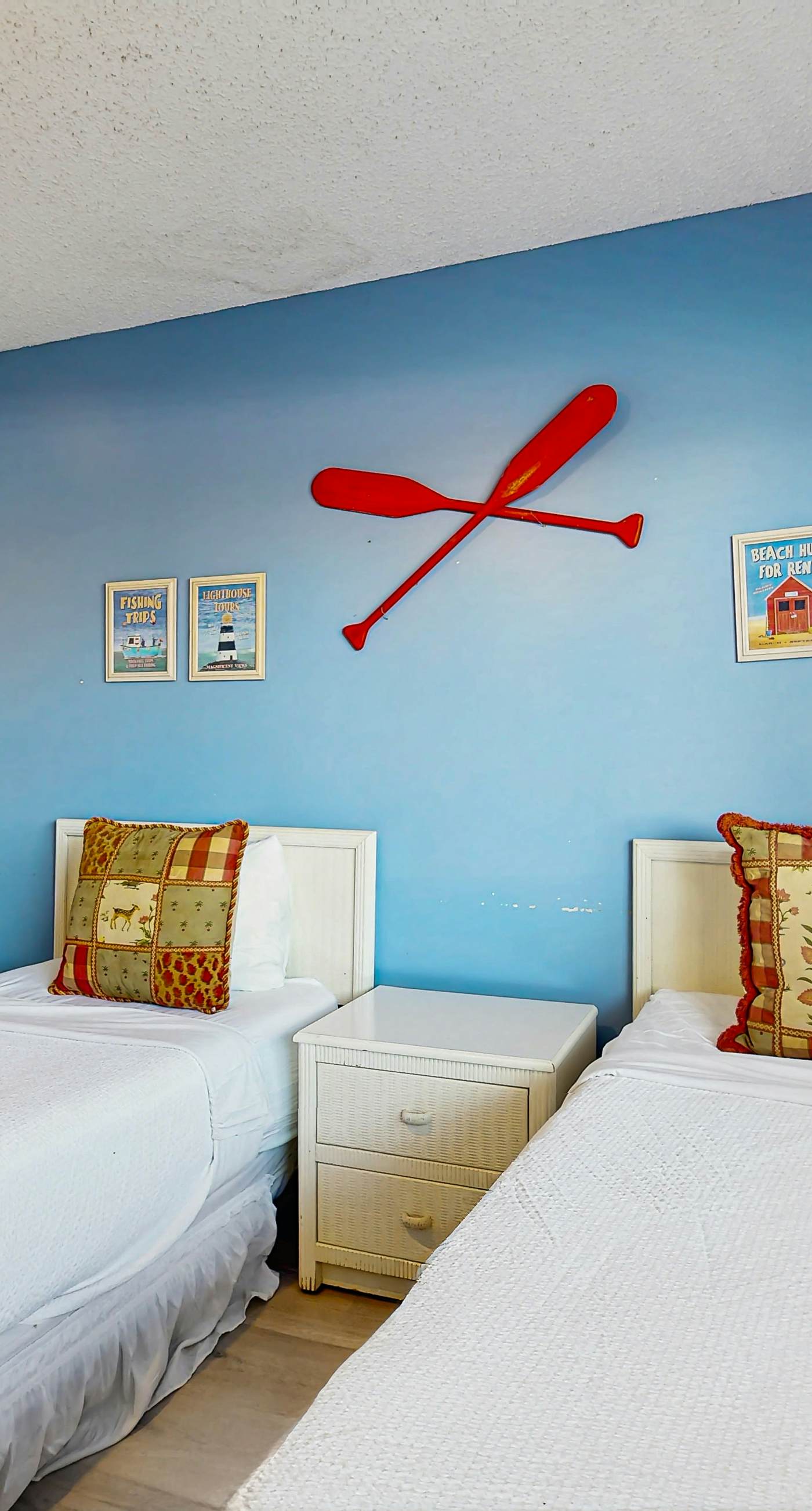 1st floor comfortable Gulf view condo, beach setup included, near dining