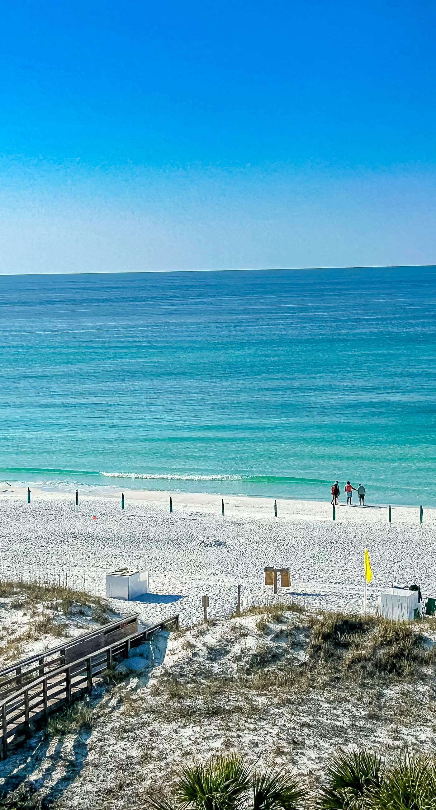 Gulf view condo with WiFi, AC, balcony, on-site pool, hot tub, & beach access