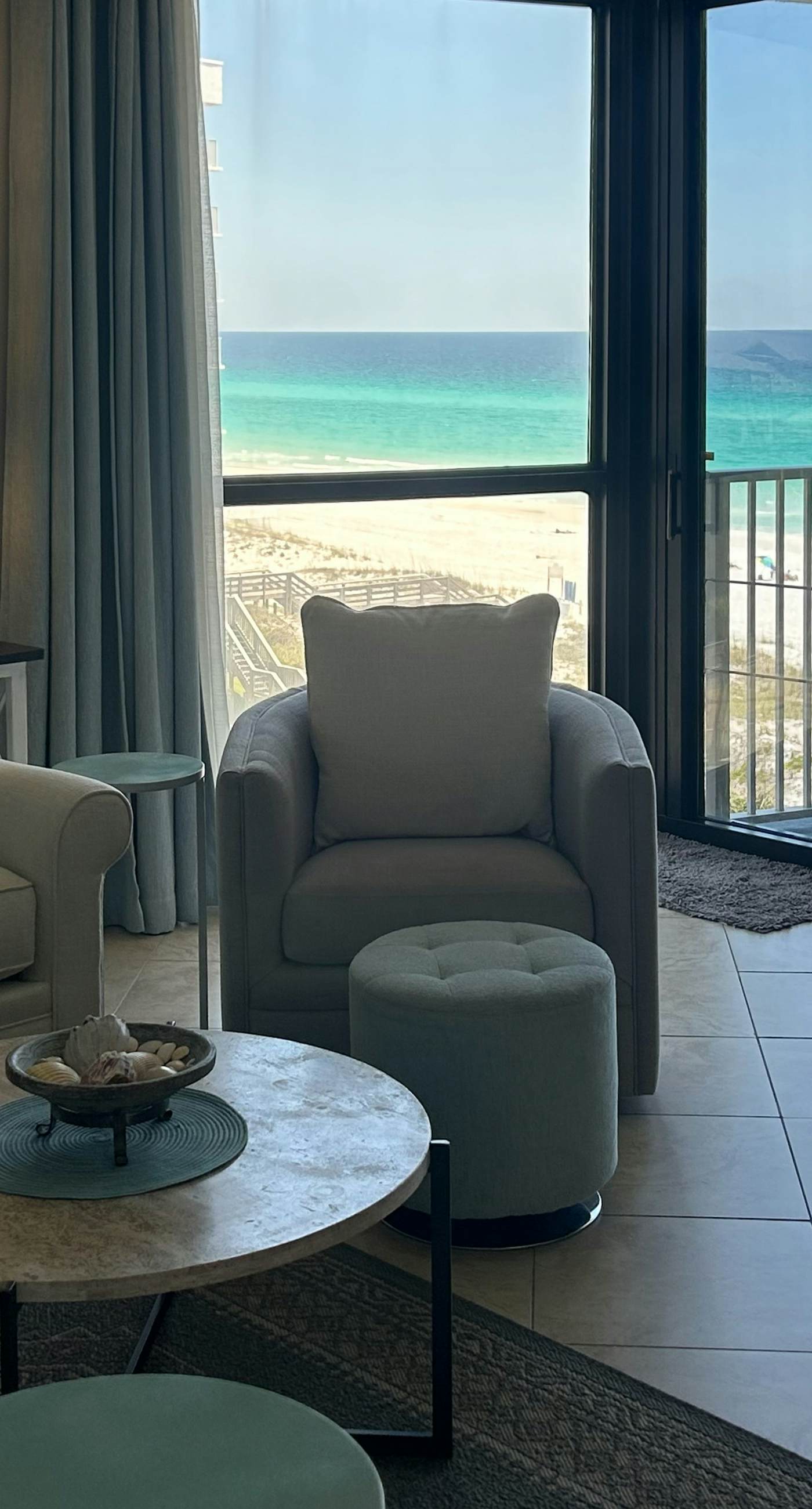 Gulf view condo with WiFi, AC, balcony, on-site pool, hot tub, & beach access