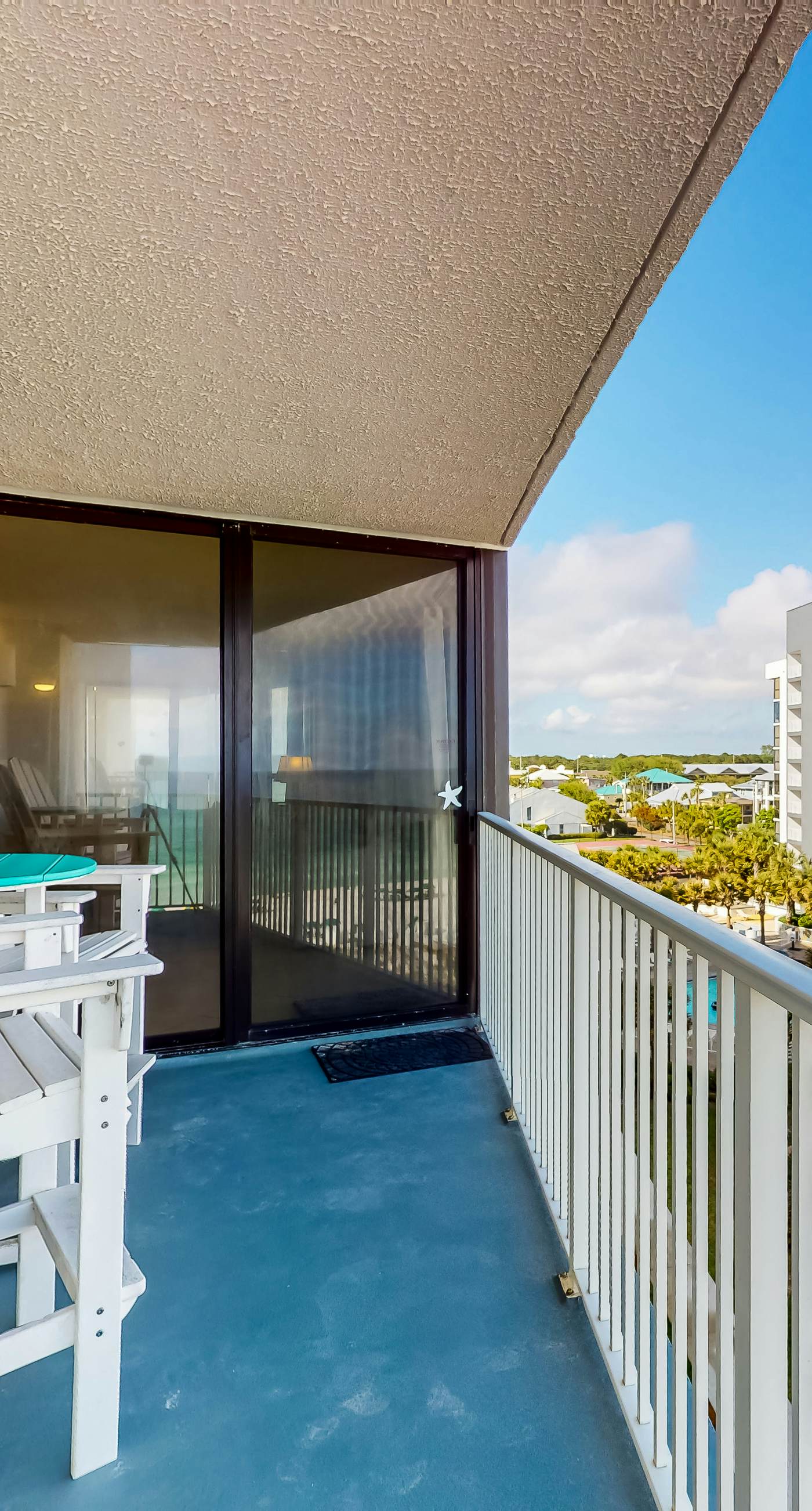 Gulf view condo with WiFi, AC, balcony, on-site pool, hot tub, & beach access