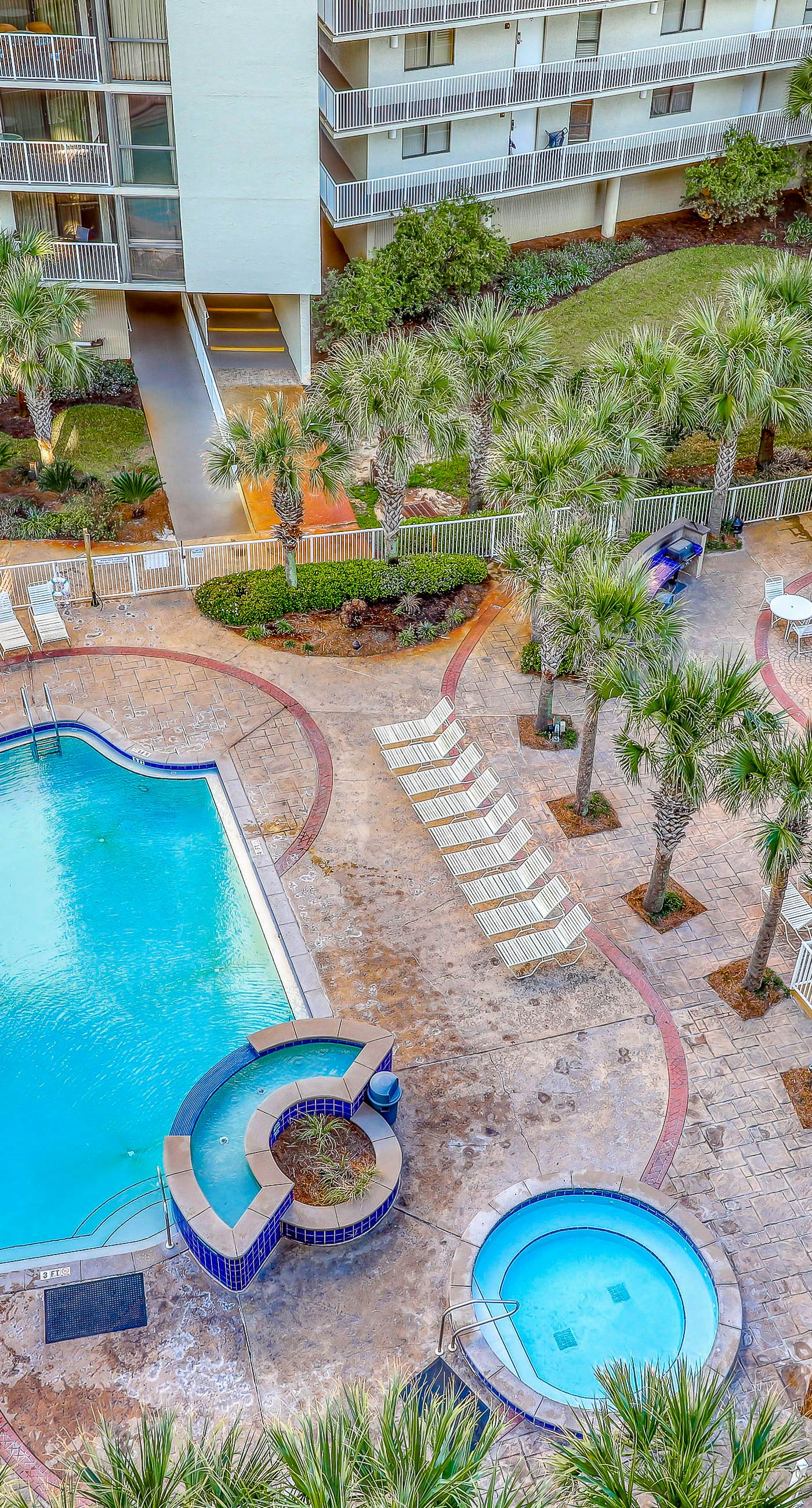 Gulf view condo with WiFi, AC, balcony, on-site pool, hot tub, & beach access