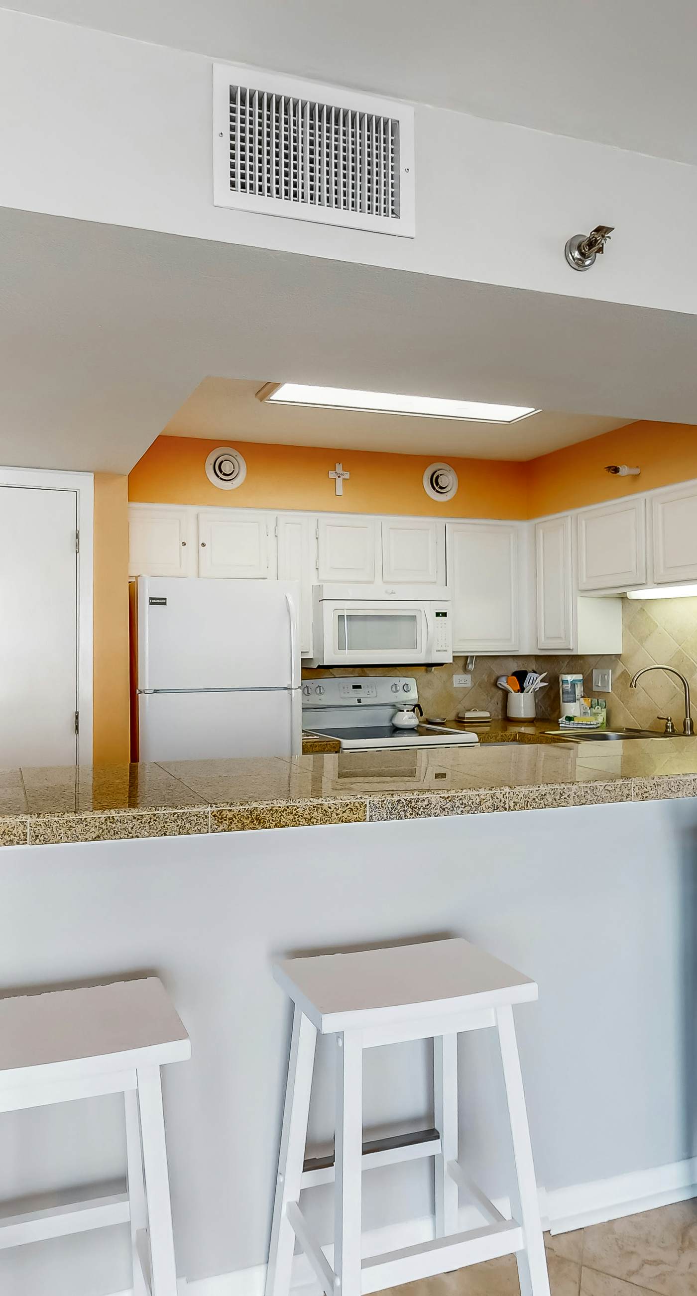 Gulf view condo with WiFi, AC, balcony, on-site pool, hot tub, & beach access