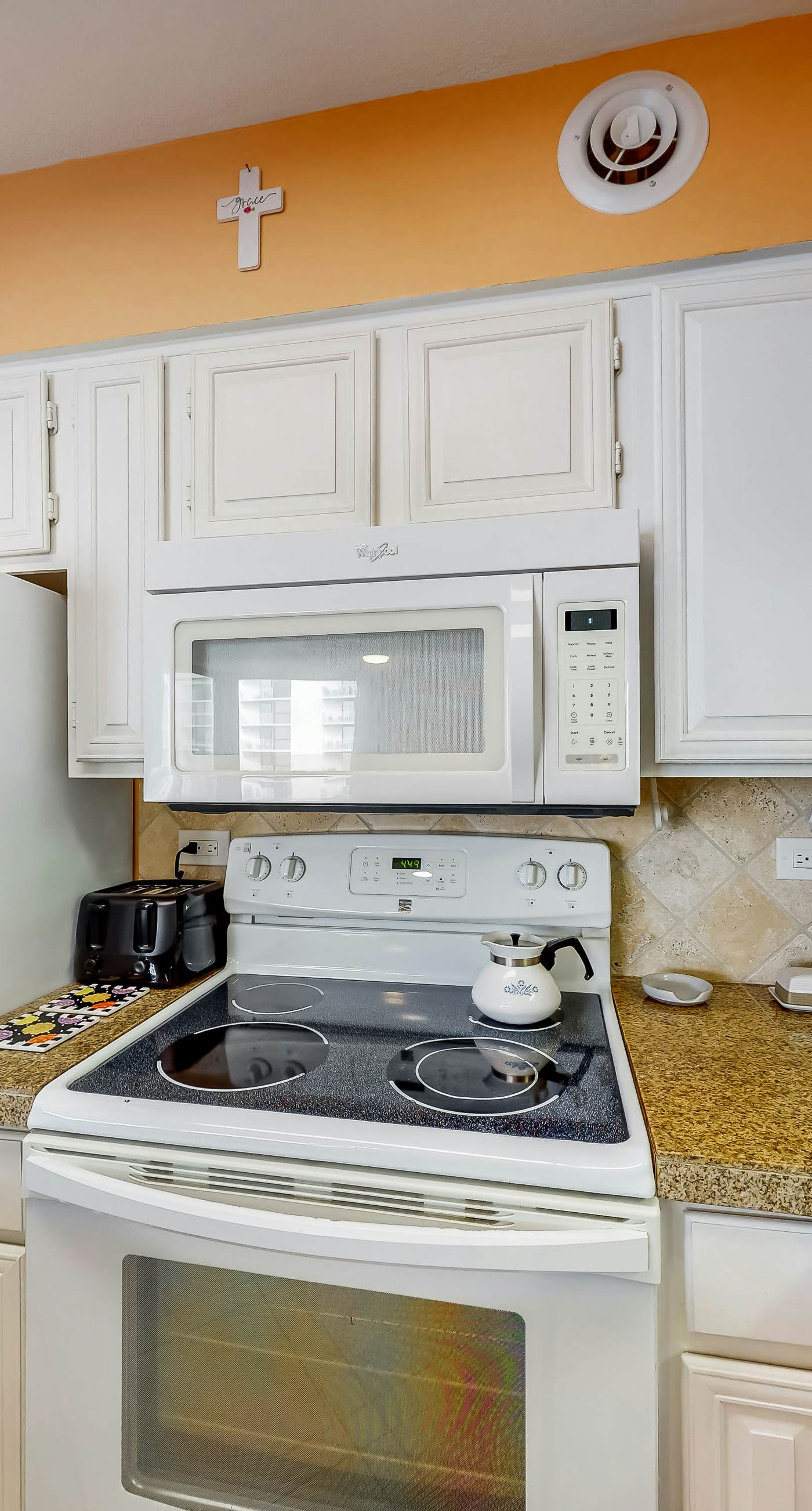 Gulf view condo with WiFi, AC, balcony, on-site pool, hot tub, & beach access