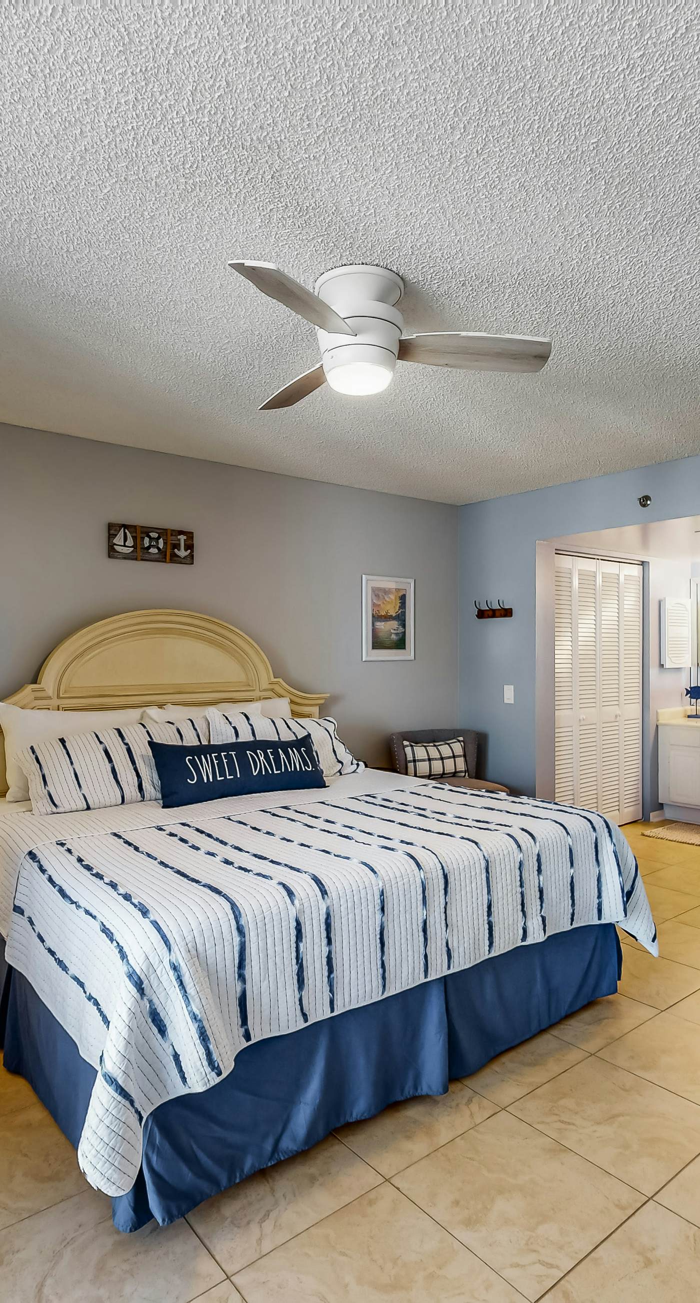 Gulf view condo with WiFi, AC, balcony, on-site pool, hot tub, & beach access