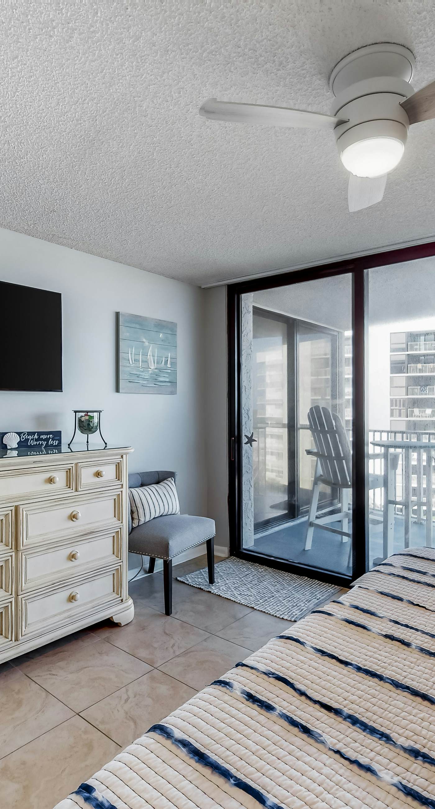 Gulf view condo with WiFi, AC, balcony, on-site pool, hot tub, & beach access