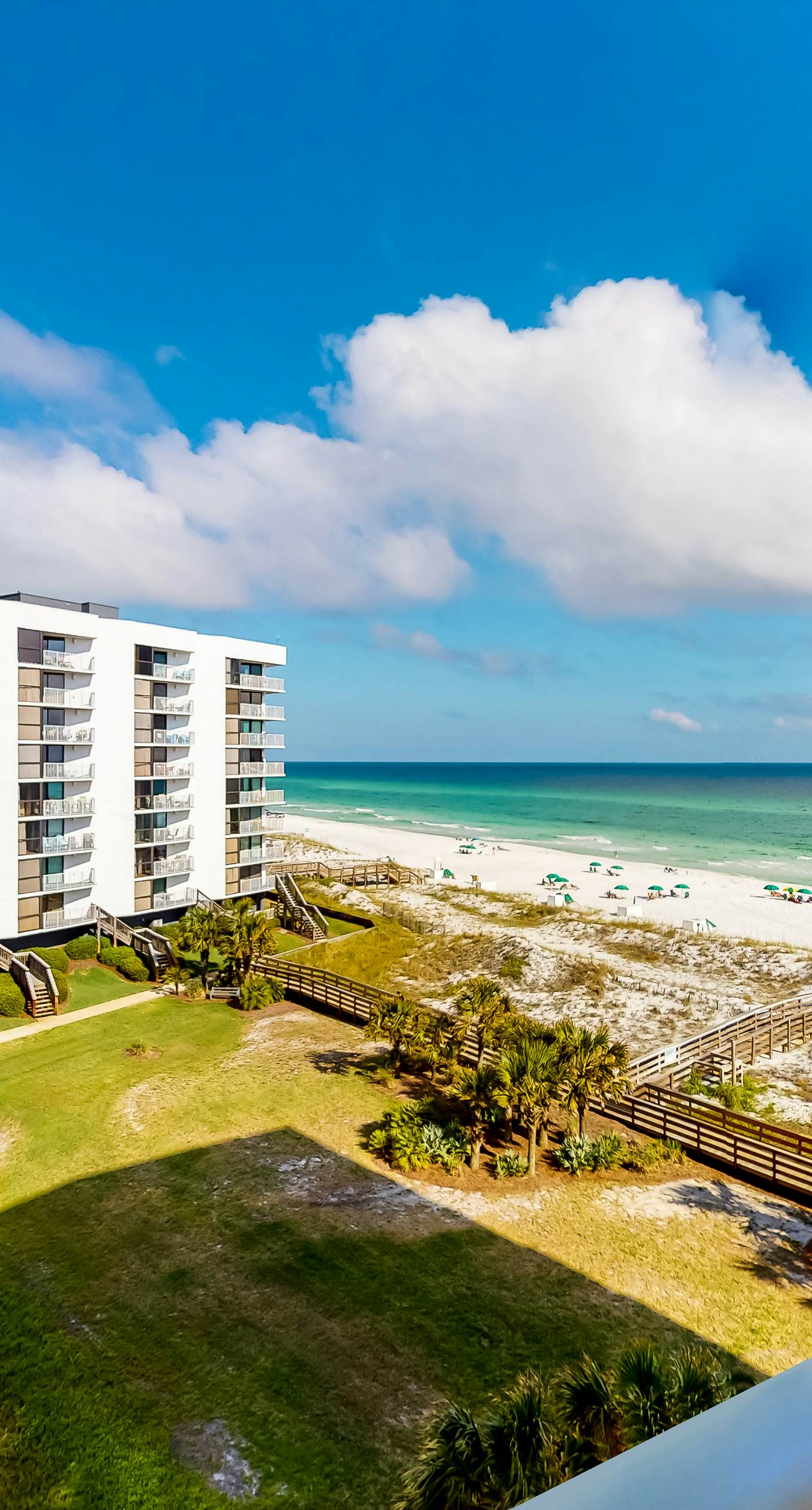 Gulf view condo with WiFi, AC, balcony, on-site pool, hot tub, & beach access