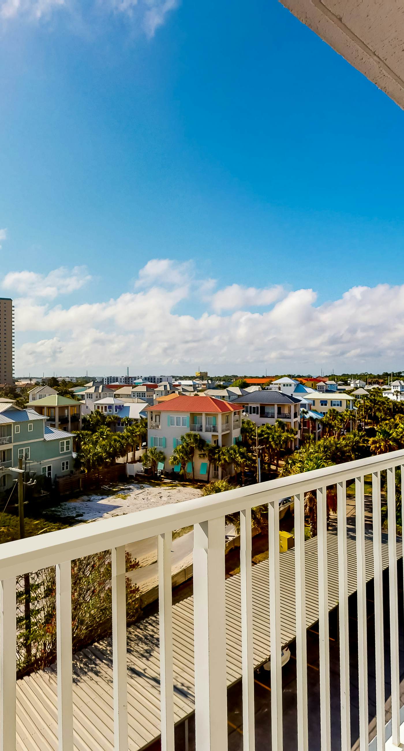 Gulf view condo with WiFi, AC, balcony, on-site pool, hot tub, & beach access