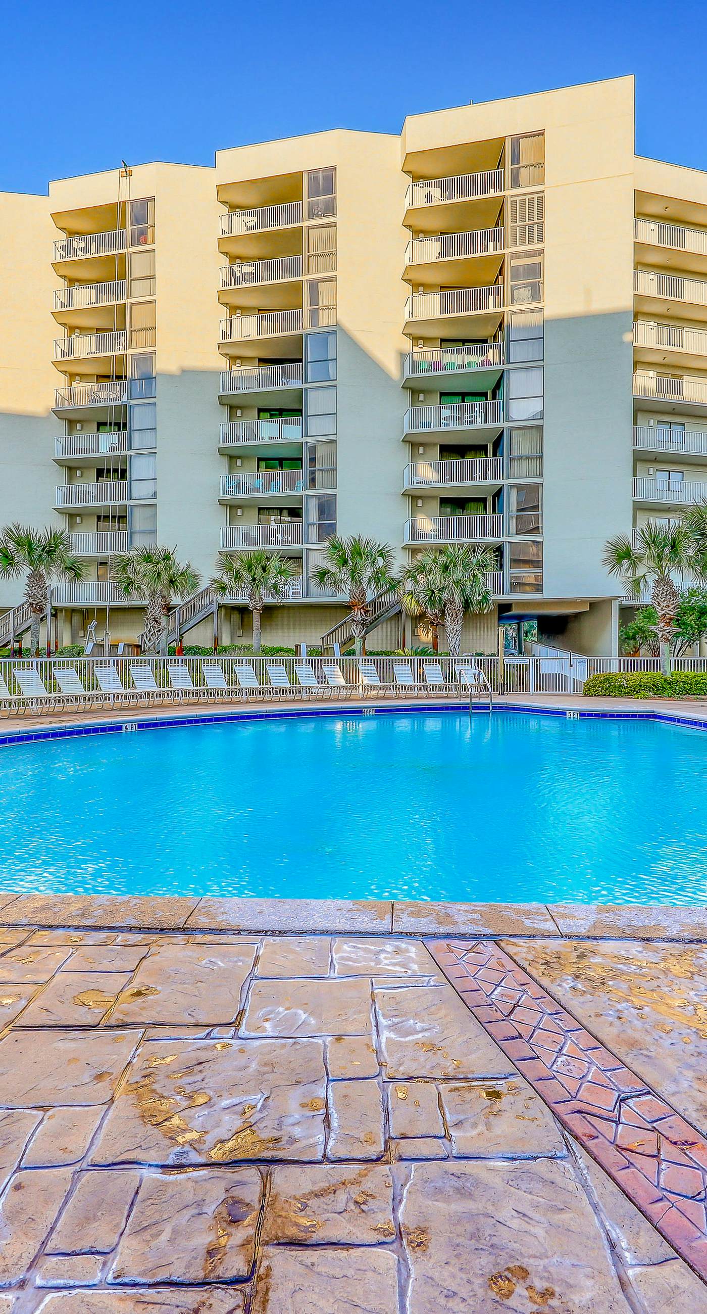 Gulf view condo with WiFi, AC, balcony, on-site pool, hot tub, & beach access