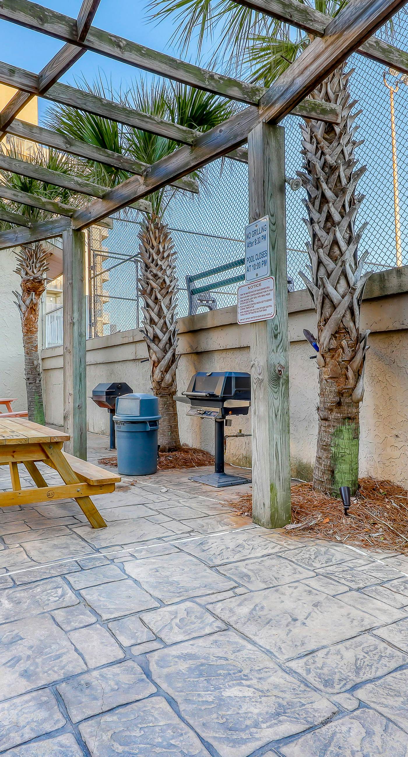 Gulf view condo with WiFi, AC, balcony, on-site pool, hot tub, & beach access