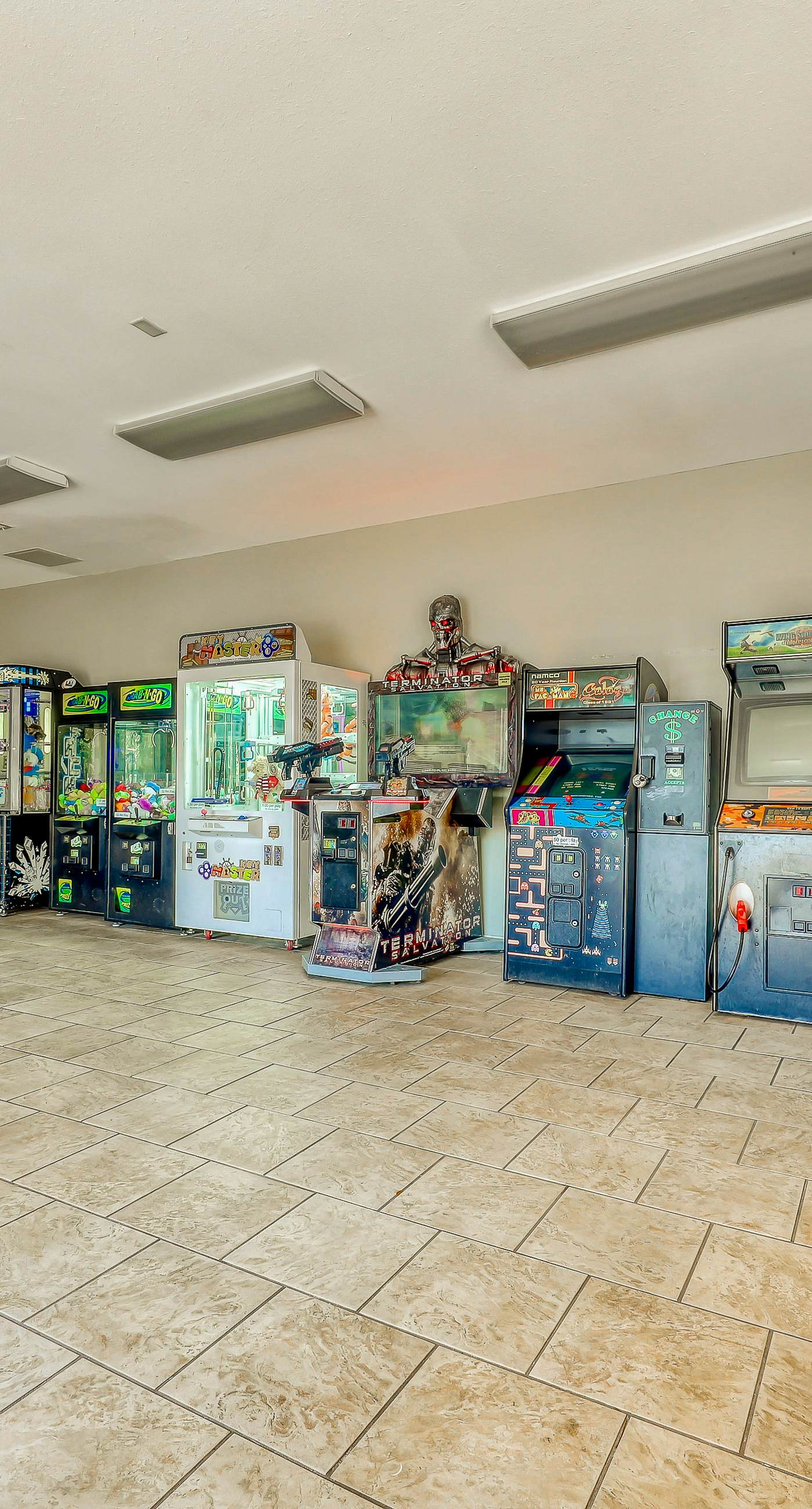 Gulf view condo with WiFi, AC, balcony, on-site pool, hot tub, & beach access