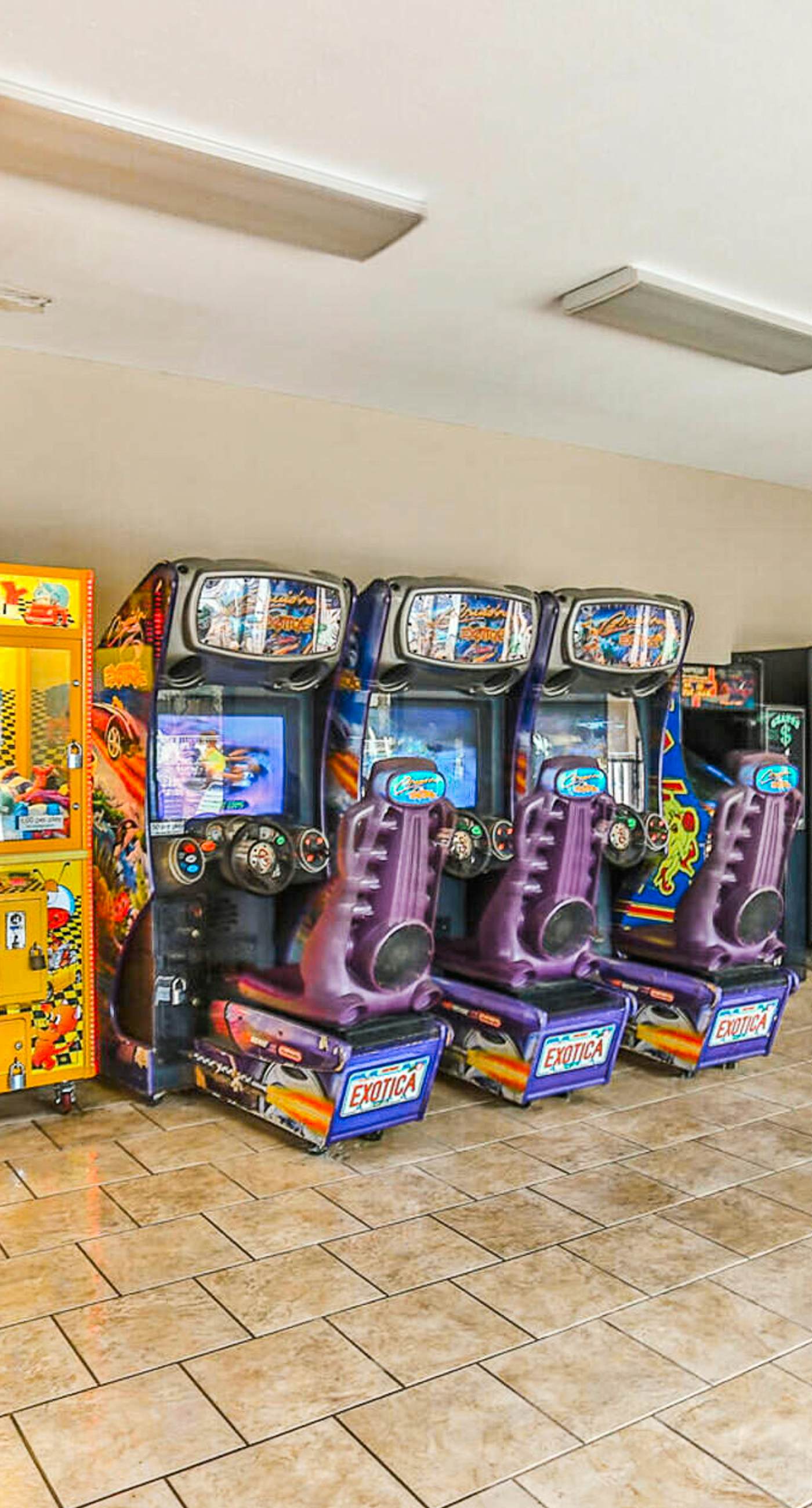 Gulf view condo with WiFi, AC, balcony, on-site pool, hot tub, & beach access