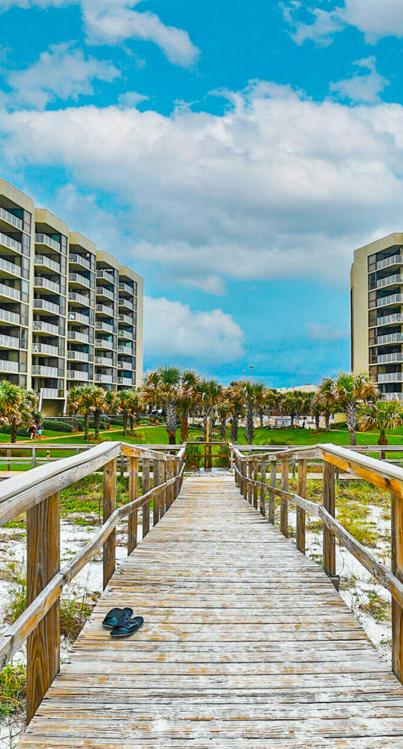 Gulf view condo with WiFi, AC, balcony, on-site pool, hot tub, & beach access