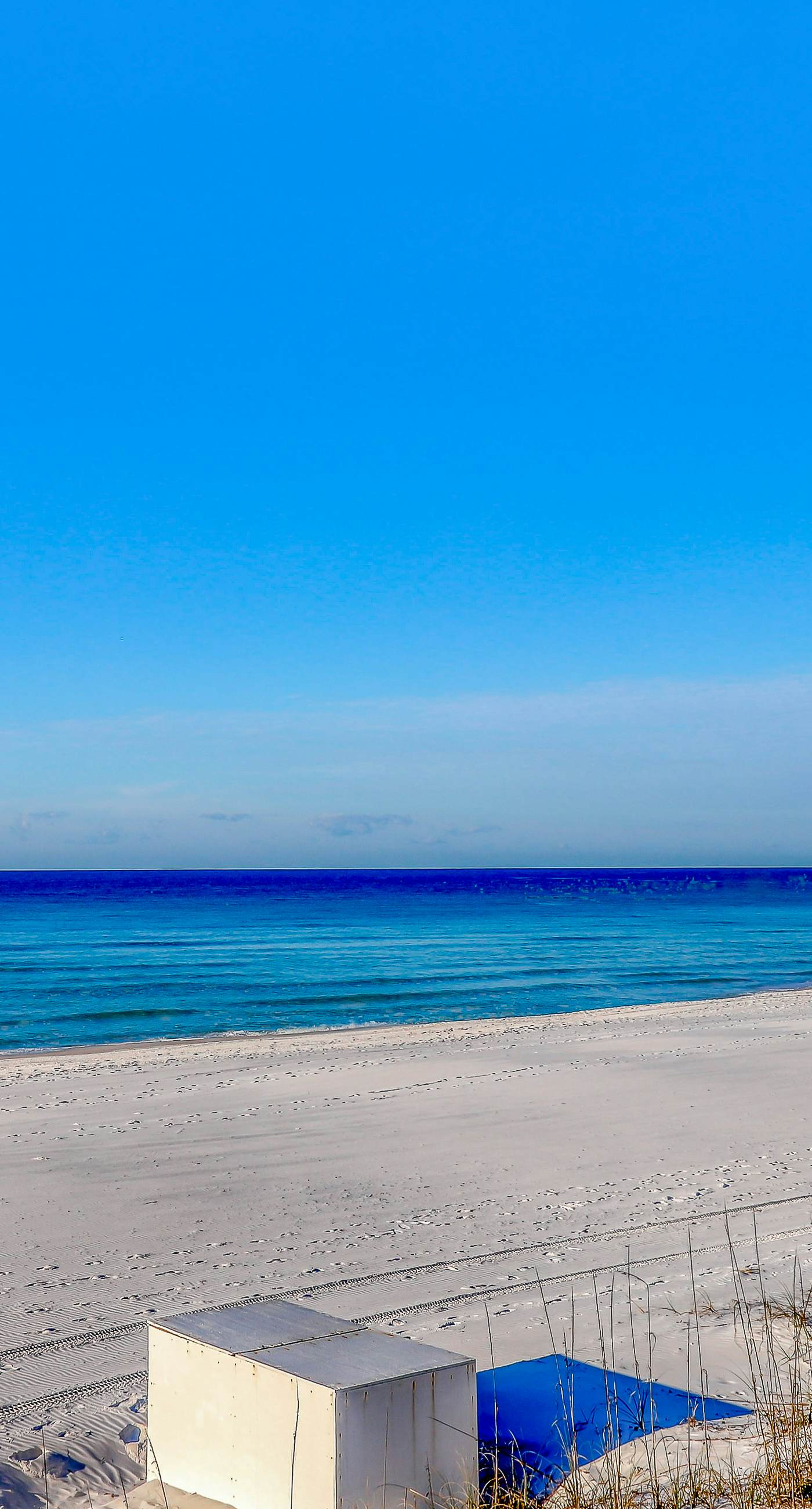 Gulf view condo with WiFi, AC, balcony, on-site pool, hot tub, & beach access