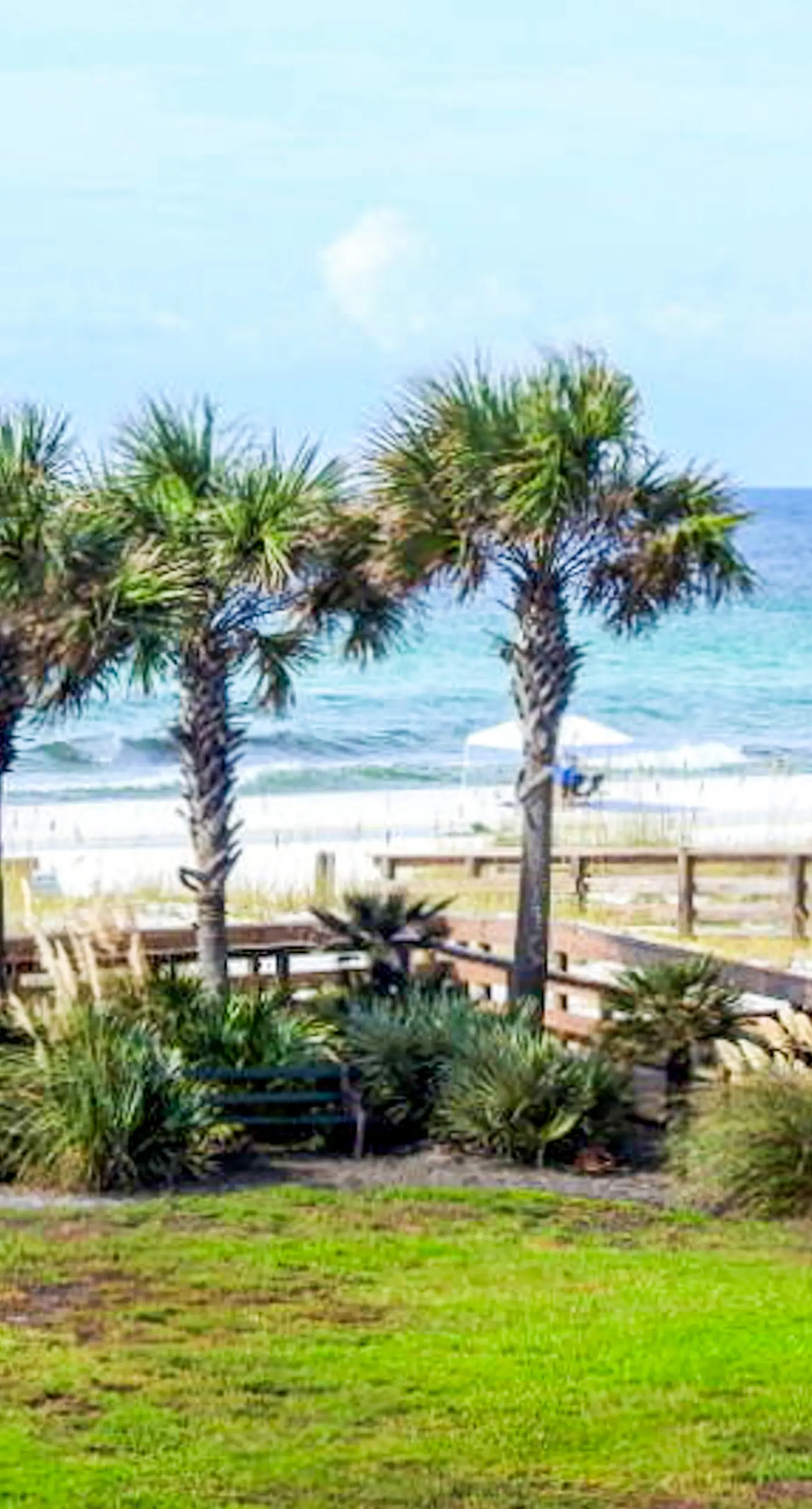 7th-floor condo near the  beach with partial view, fast WiFi, pool/hot tub & gym