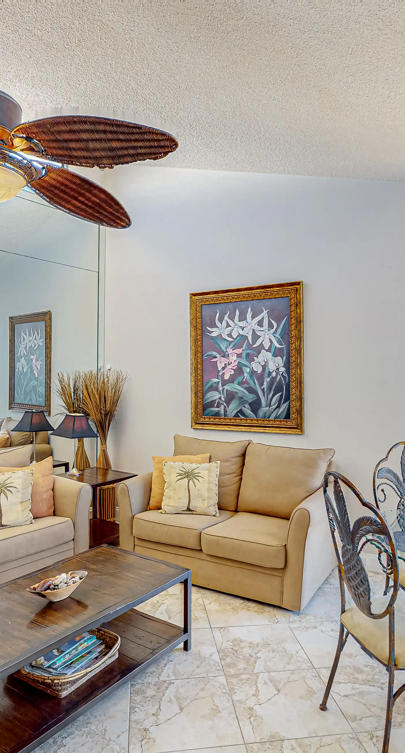 8th Floor Comfortable gulf view Condo, beach setup included, Near dining