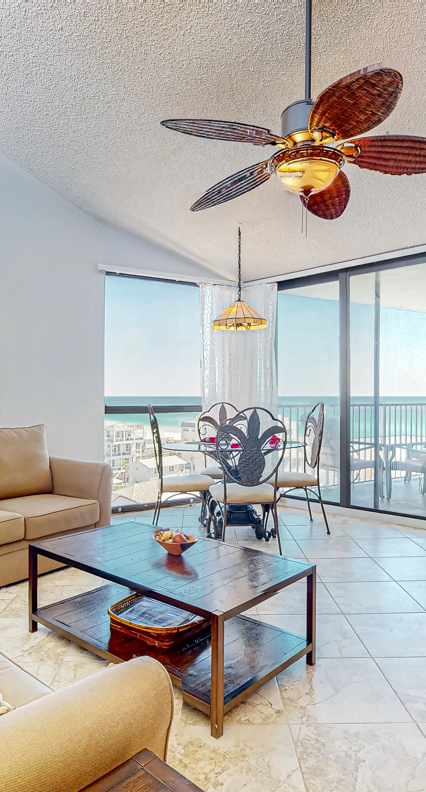 8th Floor Comfortable gulf view Condo, beach setup included, Near dining