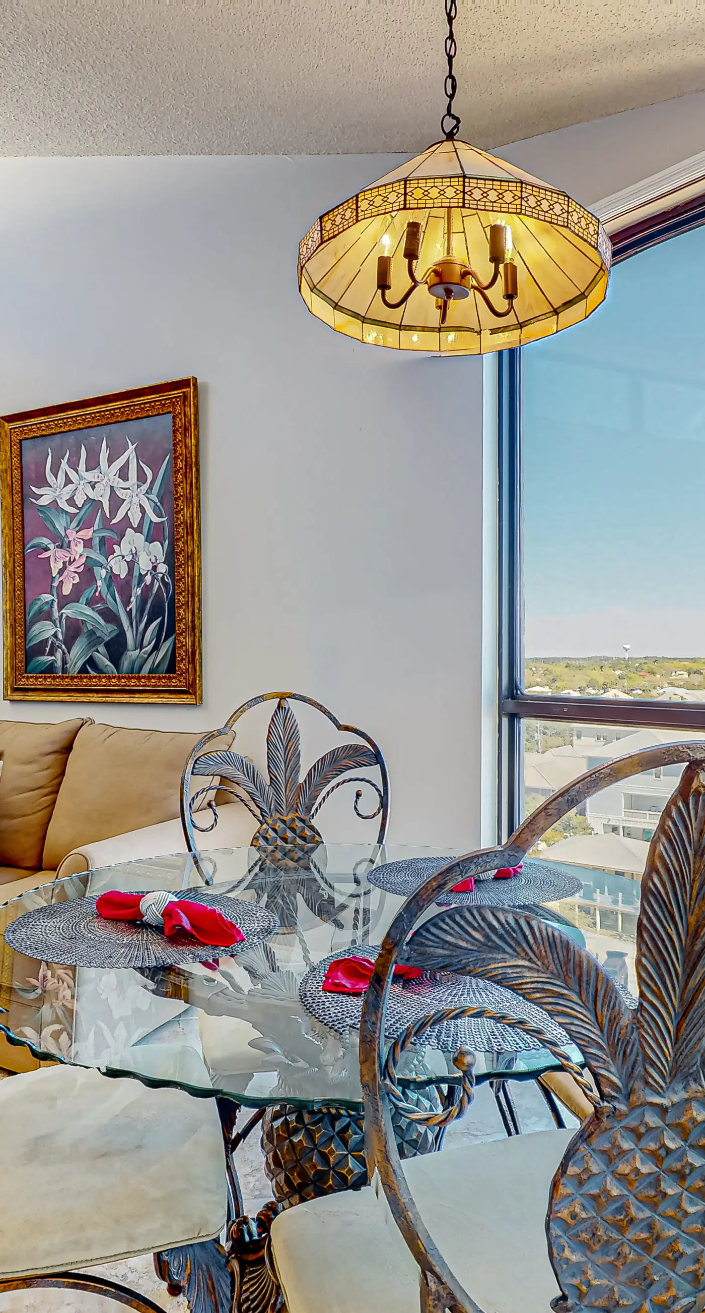 8th Floor Comfortable gulf view Condo, beach setup included, Near dining