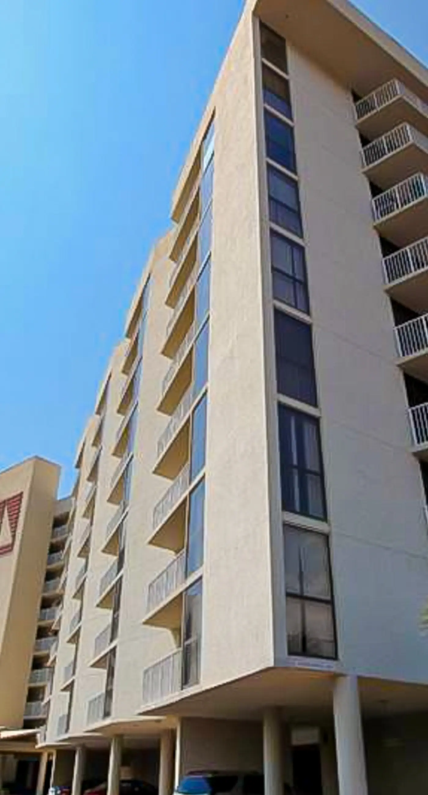 8th Floor Comfortable gulf view Condo, beach setup included, Near dining