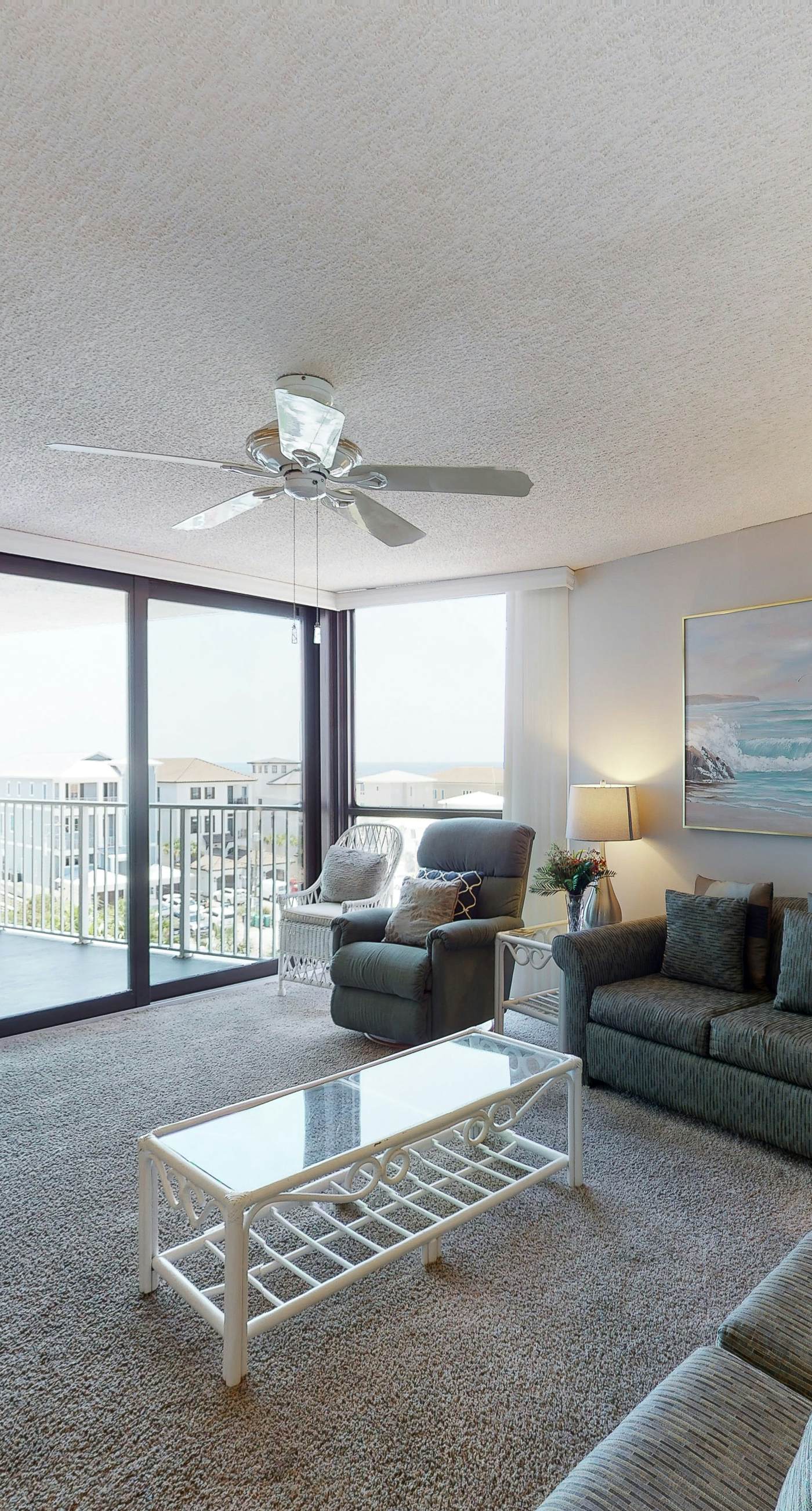 Waterfront corner condo w/ shared pool, pool spa, fitness room, & beach service