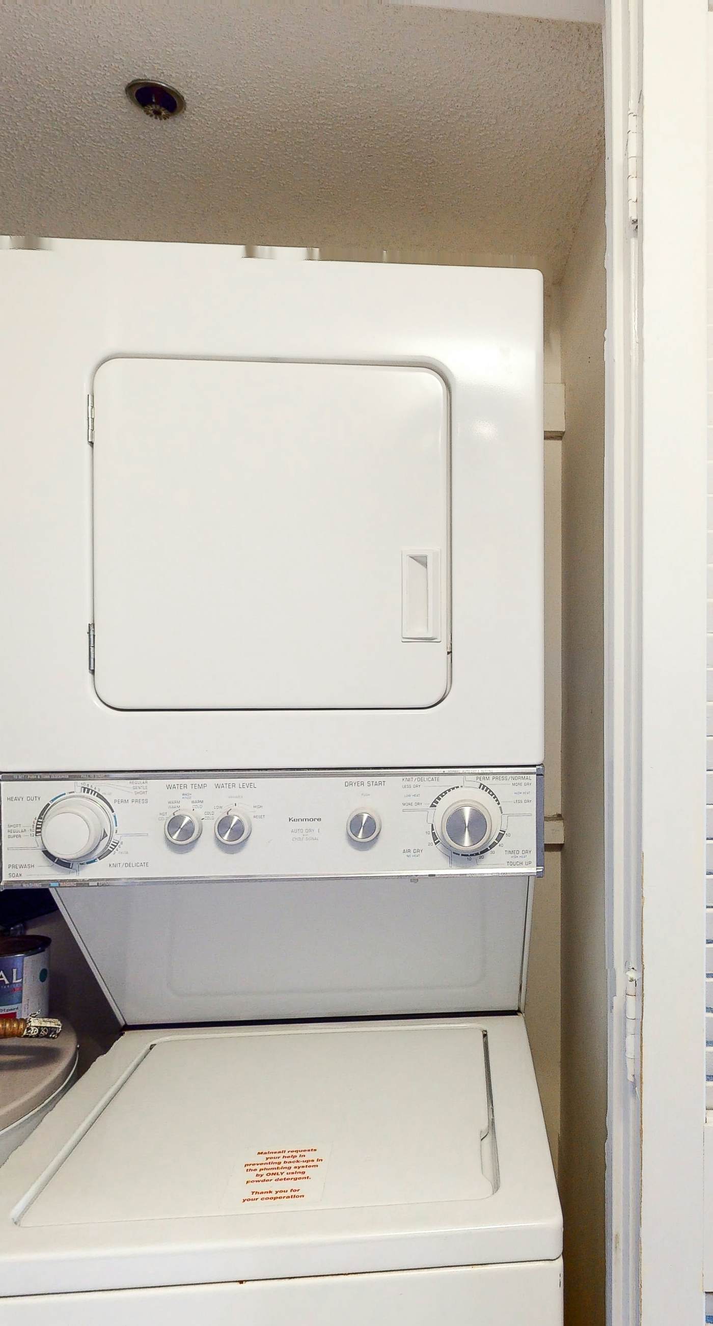 Waterfront corner condo w/ shared pool, pool spa, fitness room, & beach service