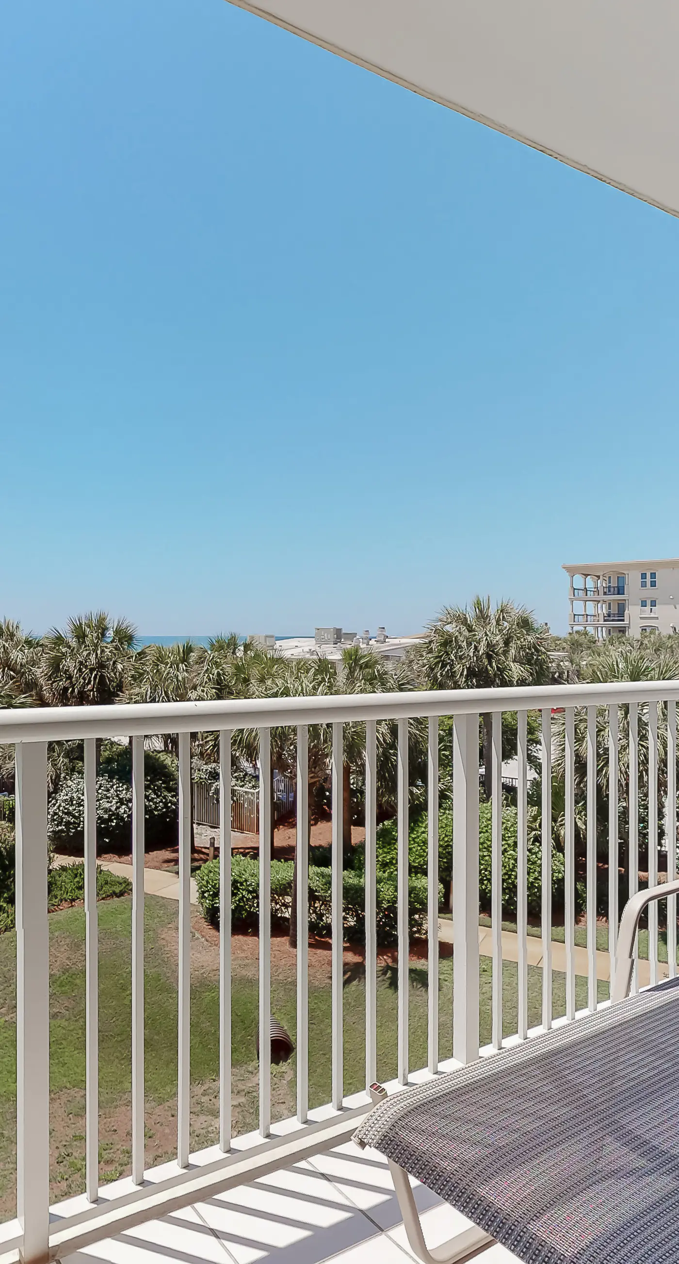 Amazing second-floor condo with Gulf View, fitness center, pools & beach access