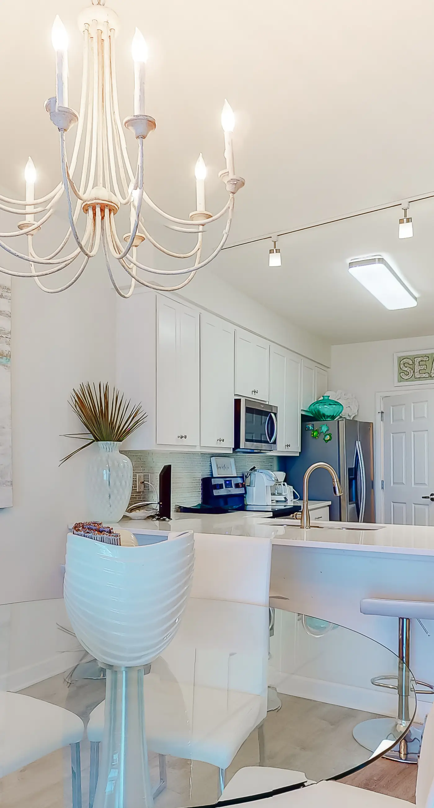 Amazing second-floor condo with Gulf View, fitness center, pools & beach access