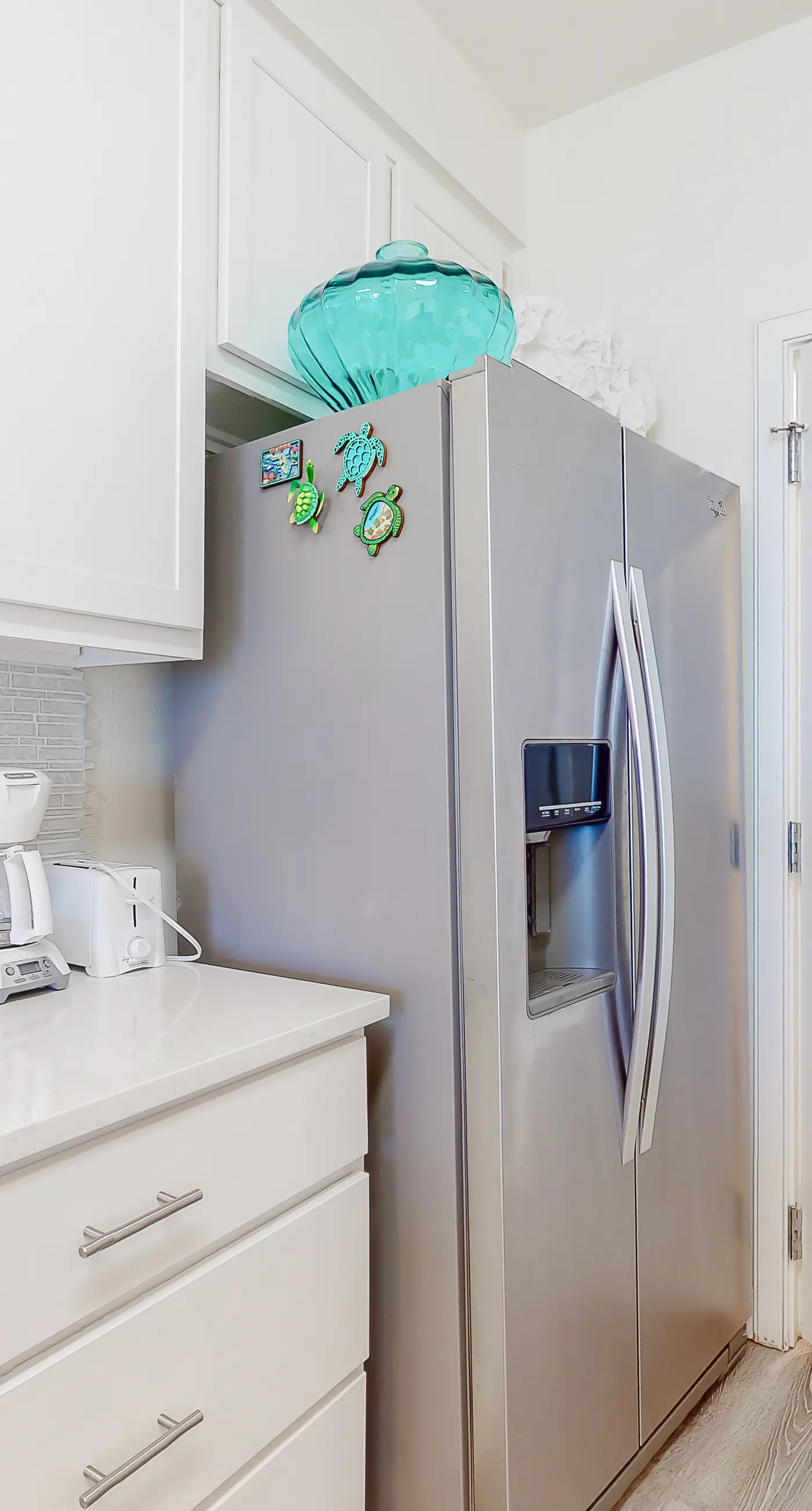 Amazing second-floor condo with Gulf View, fitness center, pools & beach access